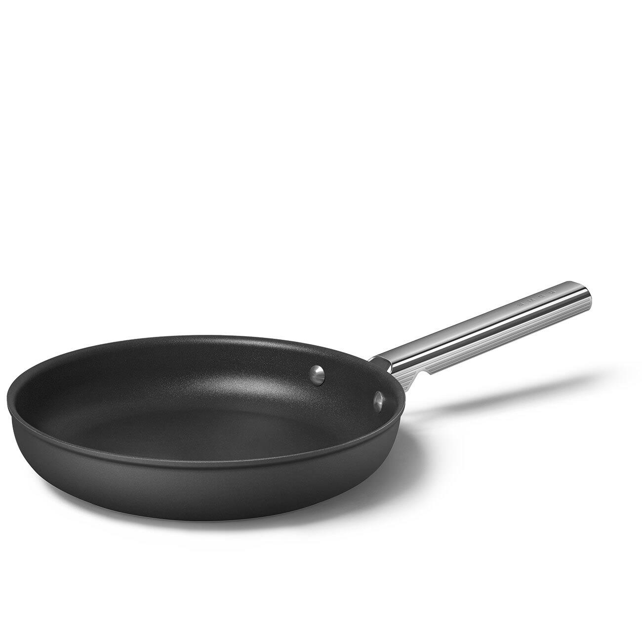 SMEG Cookware 50'S Style Siyah Tava 26 cm 4.5 mm taban kalınlığı, 2.3 lt hacim