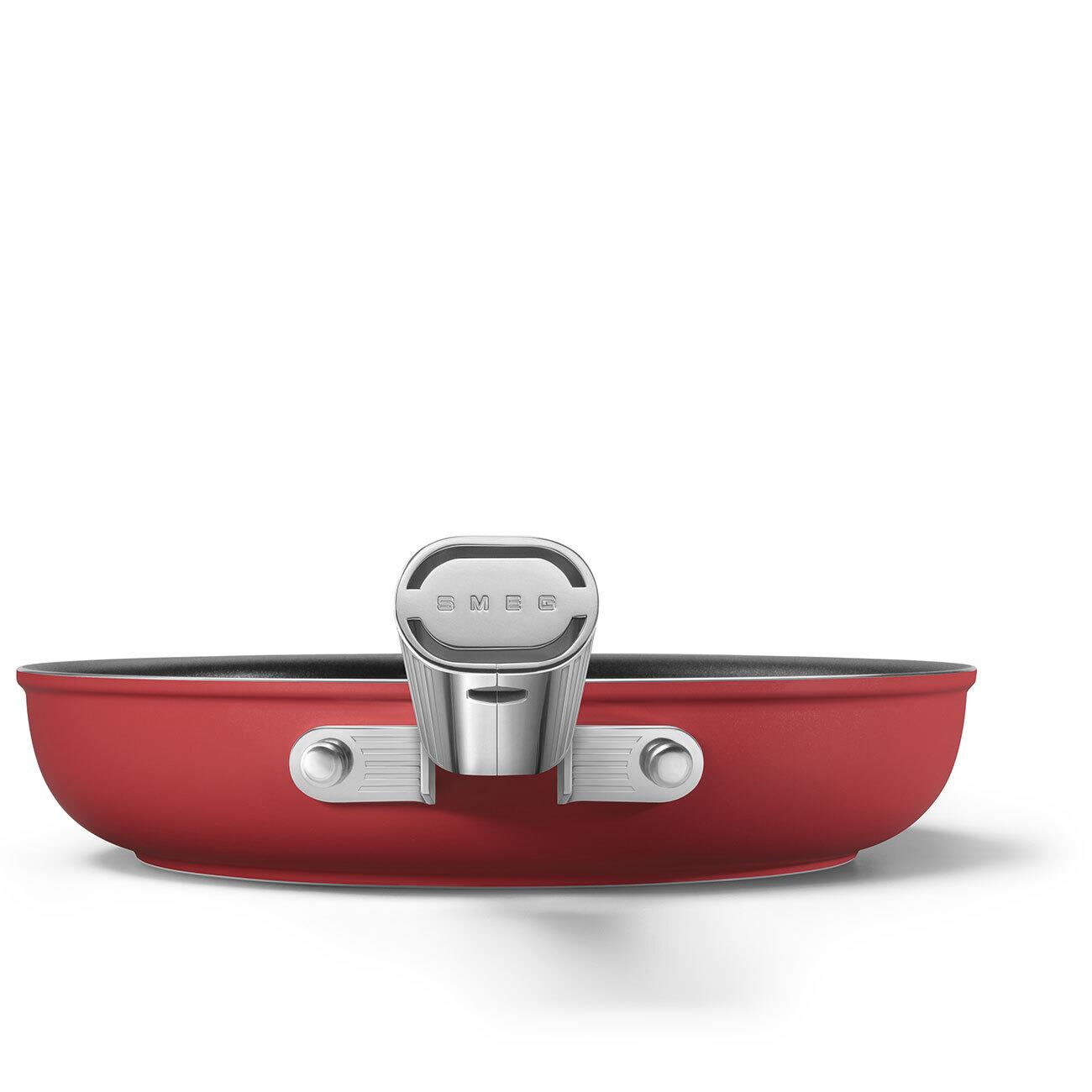 SMEG Cookware50'S Style Kırmızı Tava 24 cm 4,5 mm taban kalınlığı,1.9 lt hacim