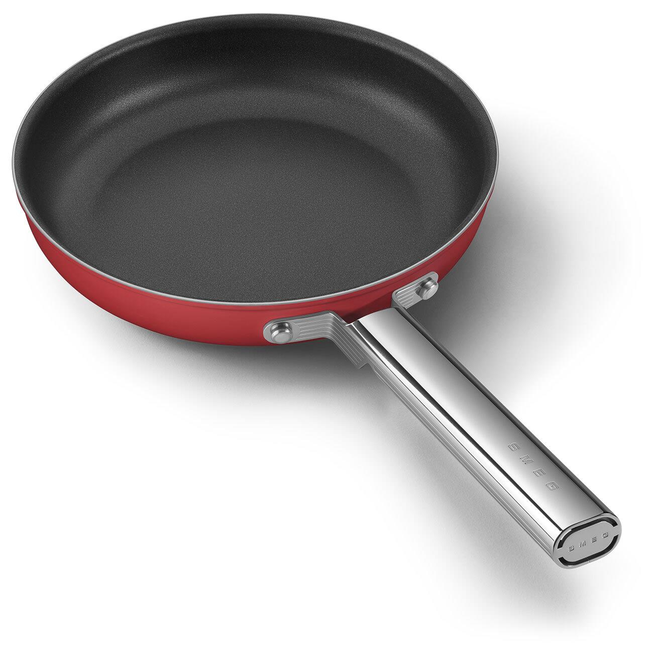 SMEG Cookware50'S Style Kırmızı Tava 24 cm 4,5 mm taban kalınlığı,1.9 lt hacim