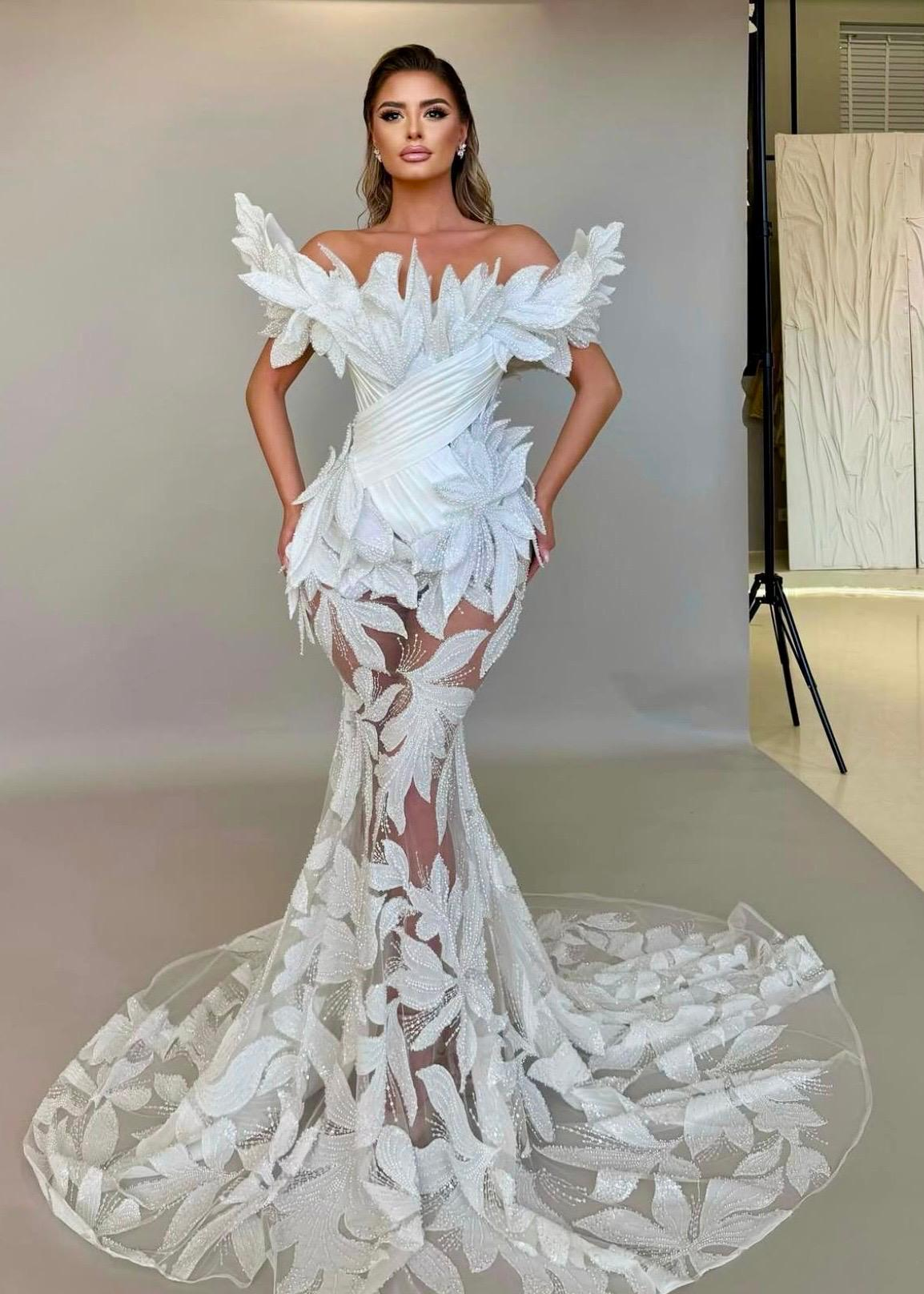 Beyaz 3D Yaprak Motifli İnci Detaylı Balık Model Whispering Leaves Gelinlik