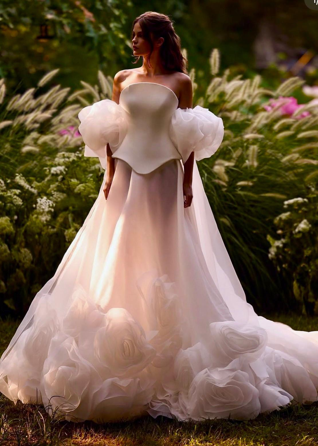 Beyaz Fırfır Kol Ve Etek Detaylı Oscar de la Renta Gelinlik