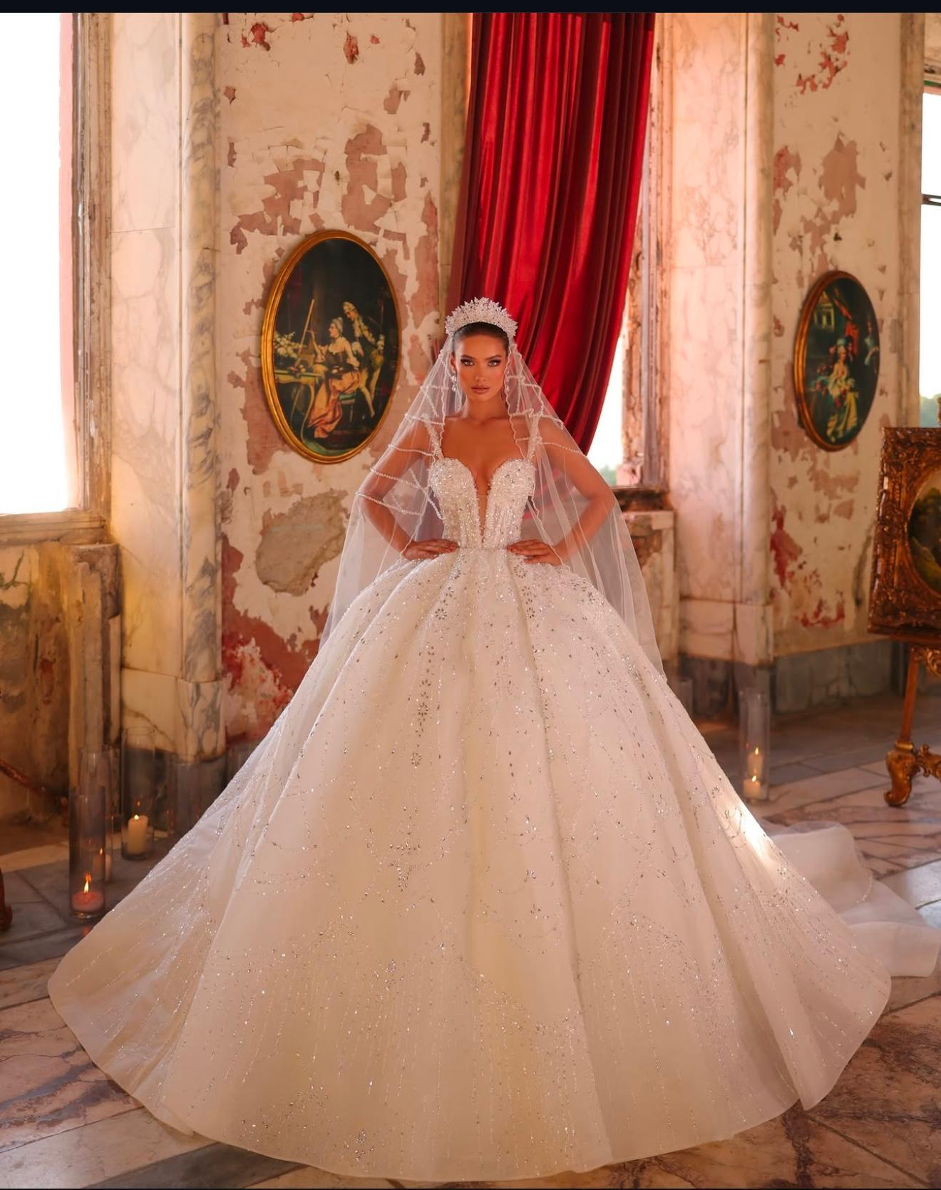 Beyaz Full Taş İşlemeli Derin Dekolteli Seraphina La Royale Gelinlik