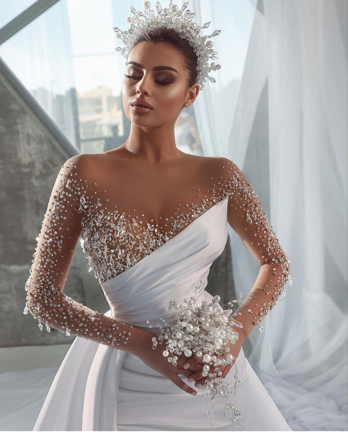 Beyaz Göğsü Ve Kolları Full Taş İşlemeli Uzun Kuyruk Detaylı Balık Model  Lucia Di Luna Gelinlik