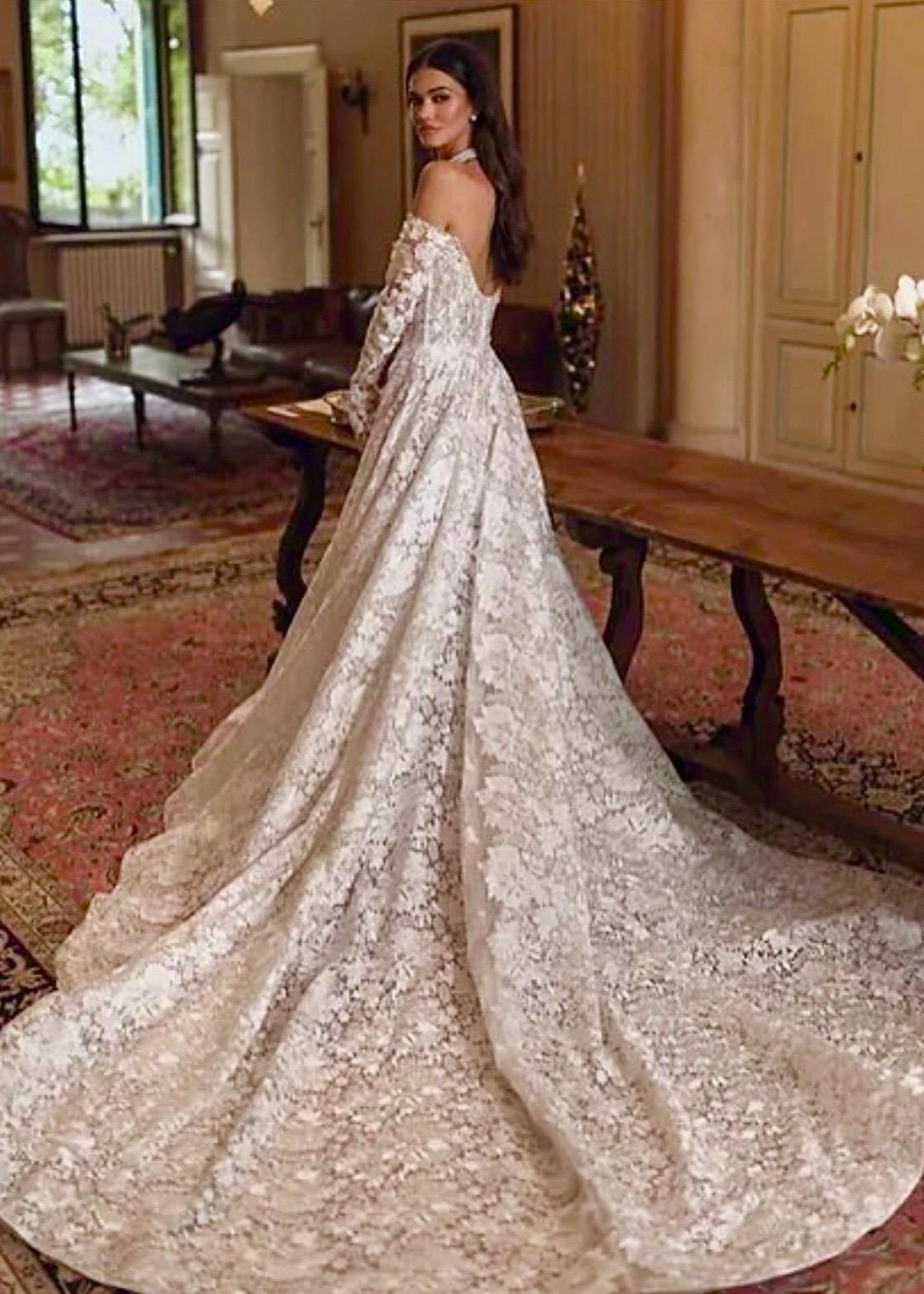 Beyaz Güpür İşlemeli Kalp Yaka Straplez Floral Embrace Gelinlik