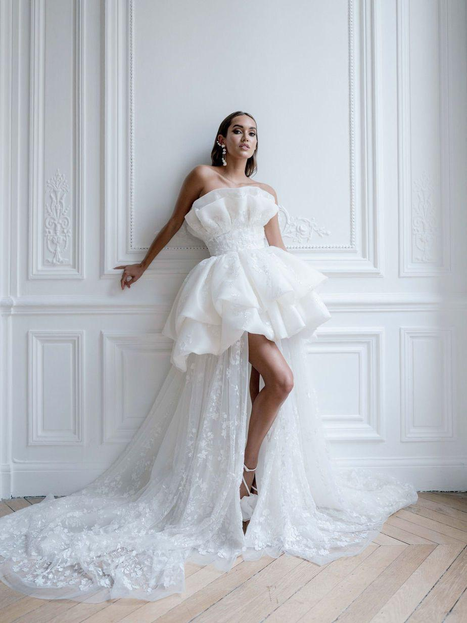 Beyaz Kat Kat Göğüs ve Etek detaylı Liora Gelinlik