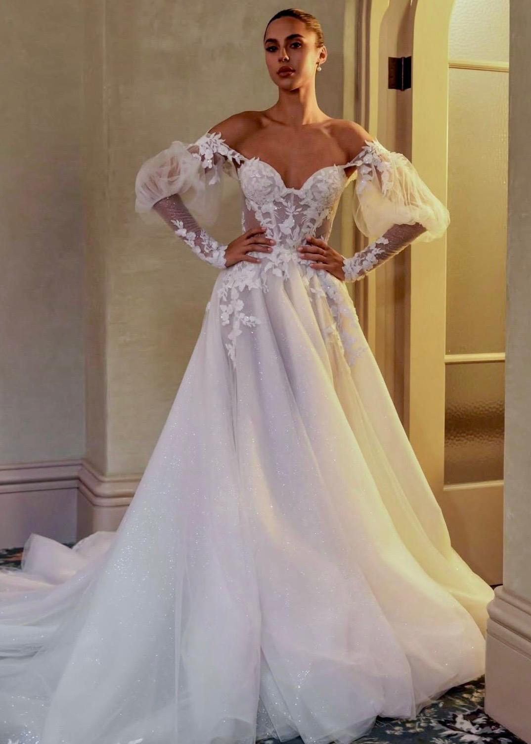 Beyaz Kol Detaylı A Kesim Moonlit Blossom Gelinlik