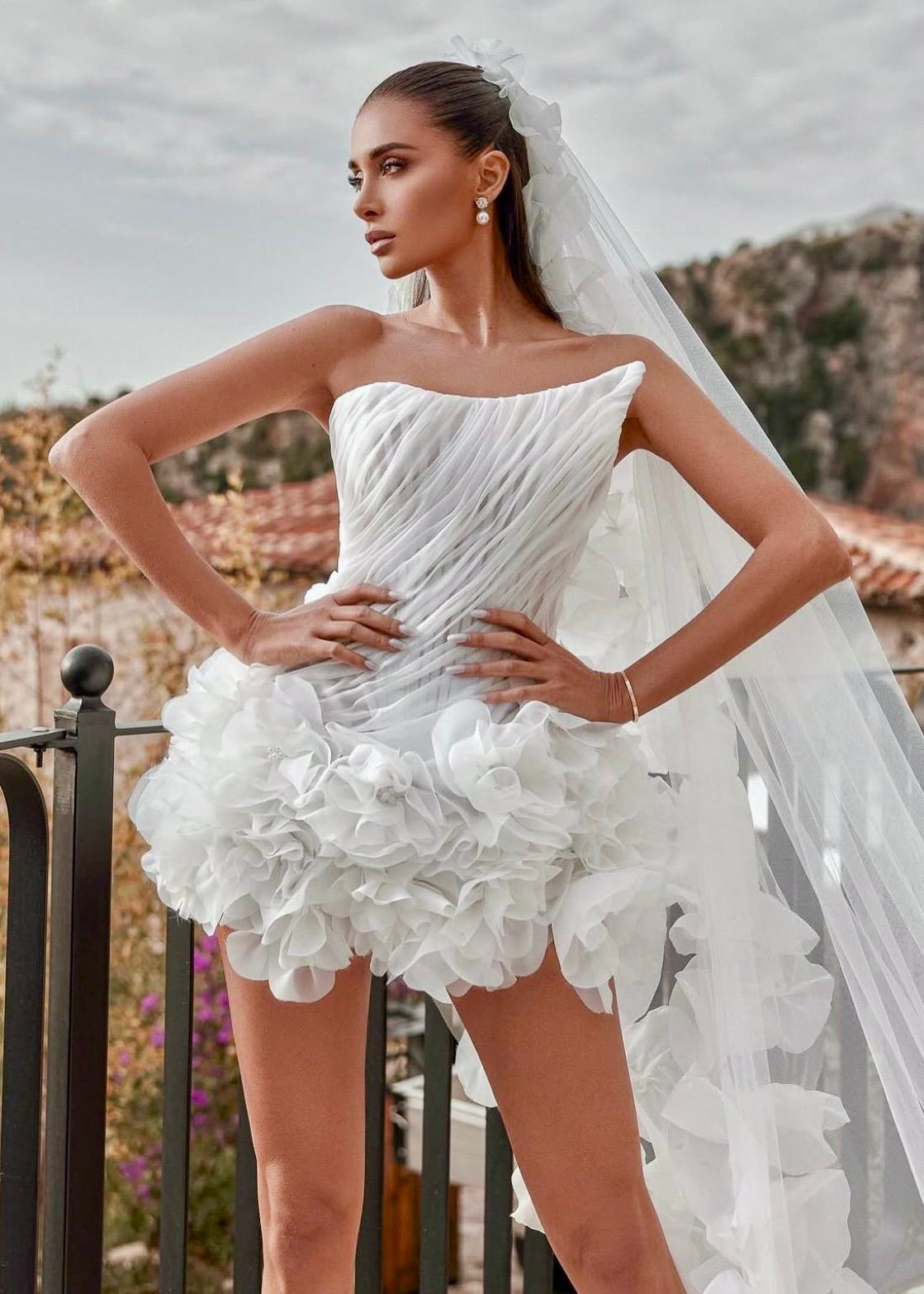 Beyaz Mini Etek Ve Duvağı Fırfır Detaylı Effortless Charm Gelinlik