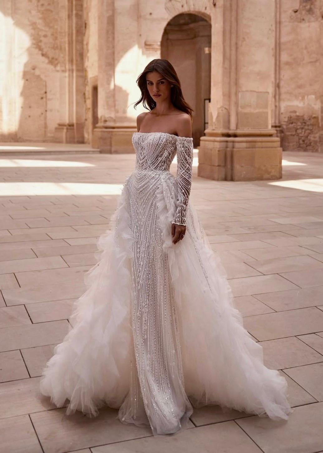 Beyaz Straplez Full Taş İşlemeli Fırfır Tül Kuyruklu Opulent Tide Gelinlik