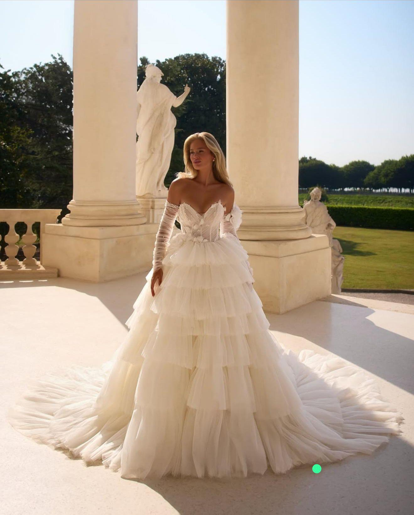 Beyaz Straplez Katman Etek ve İnci Detaylı Eclat Céleste Gelinlikl