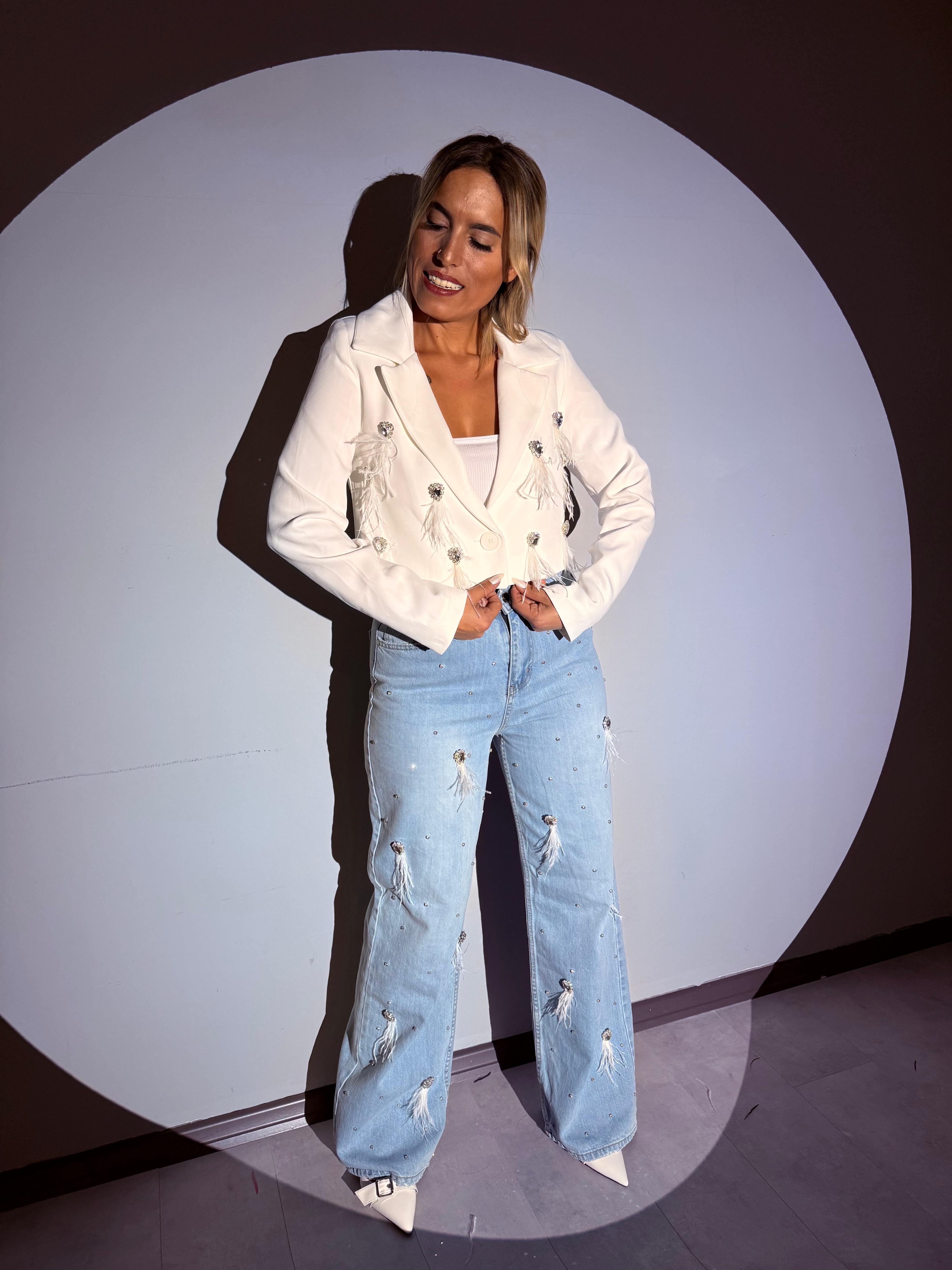 Beyaz Tüy Detaylı Tasarım Ceket