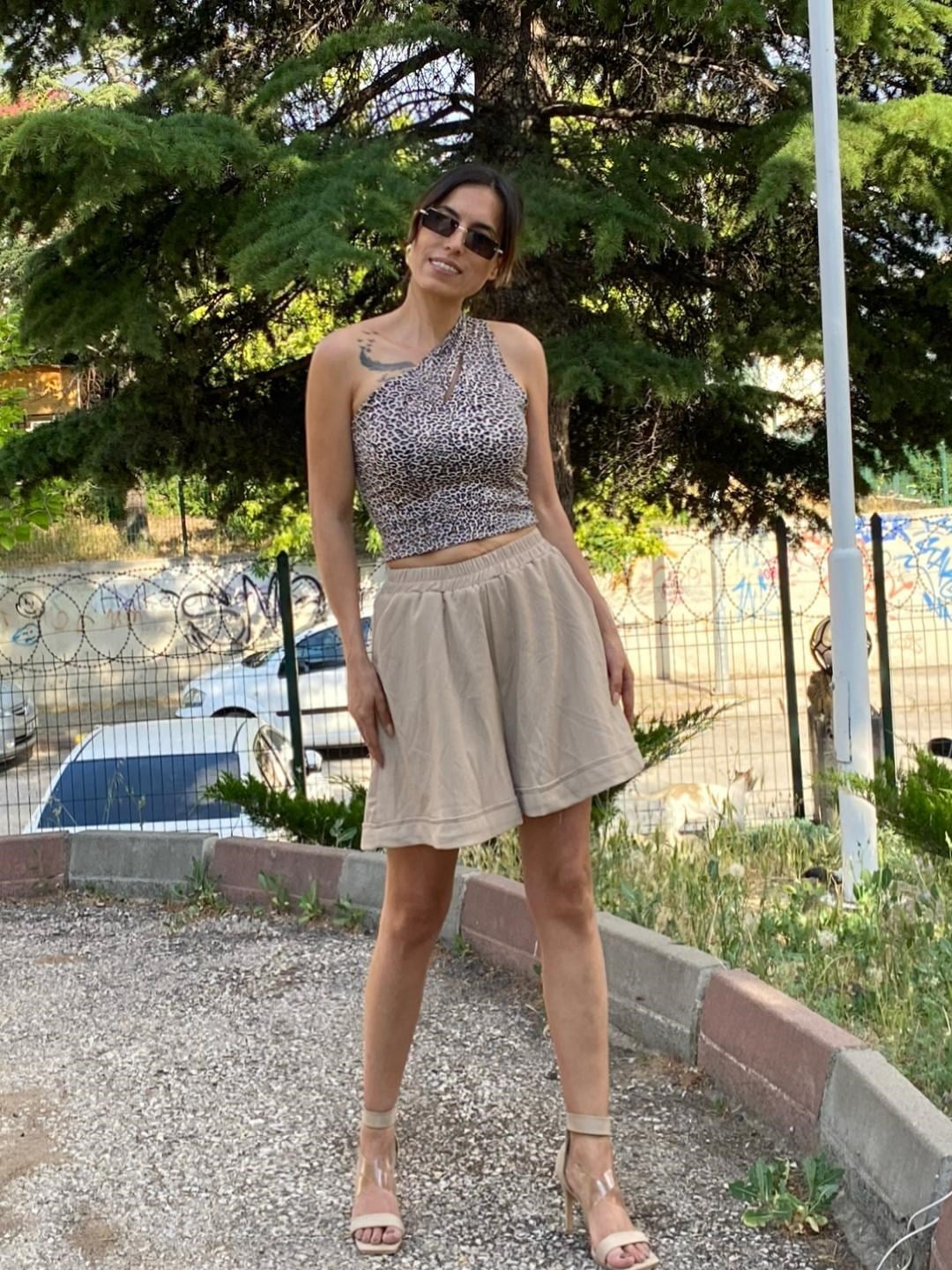 bürümcük kumaş rahat kesim şort camel