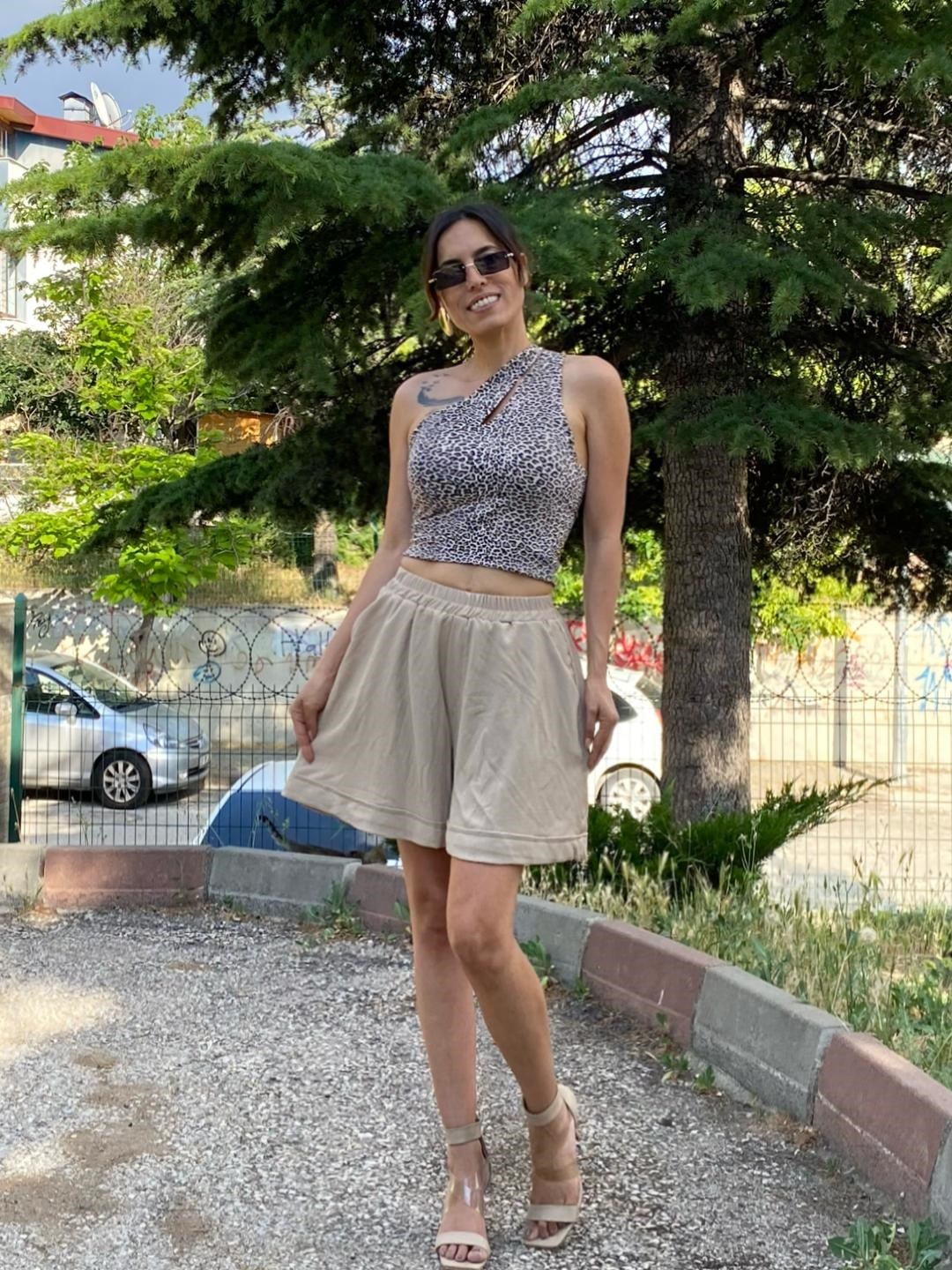 bürümcük kumaş rahat kesim şort camel
