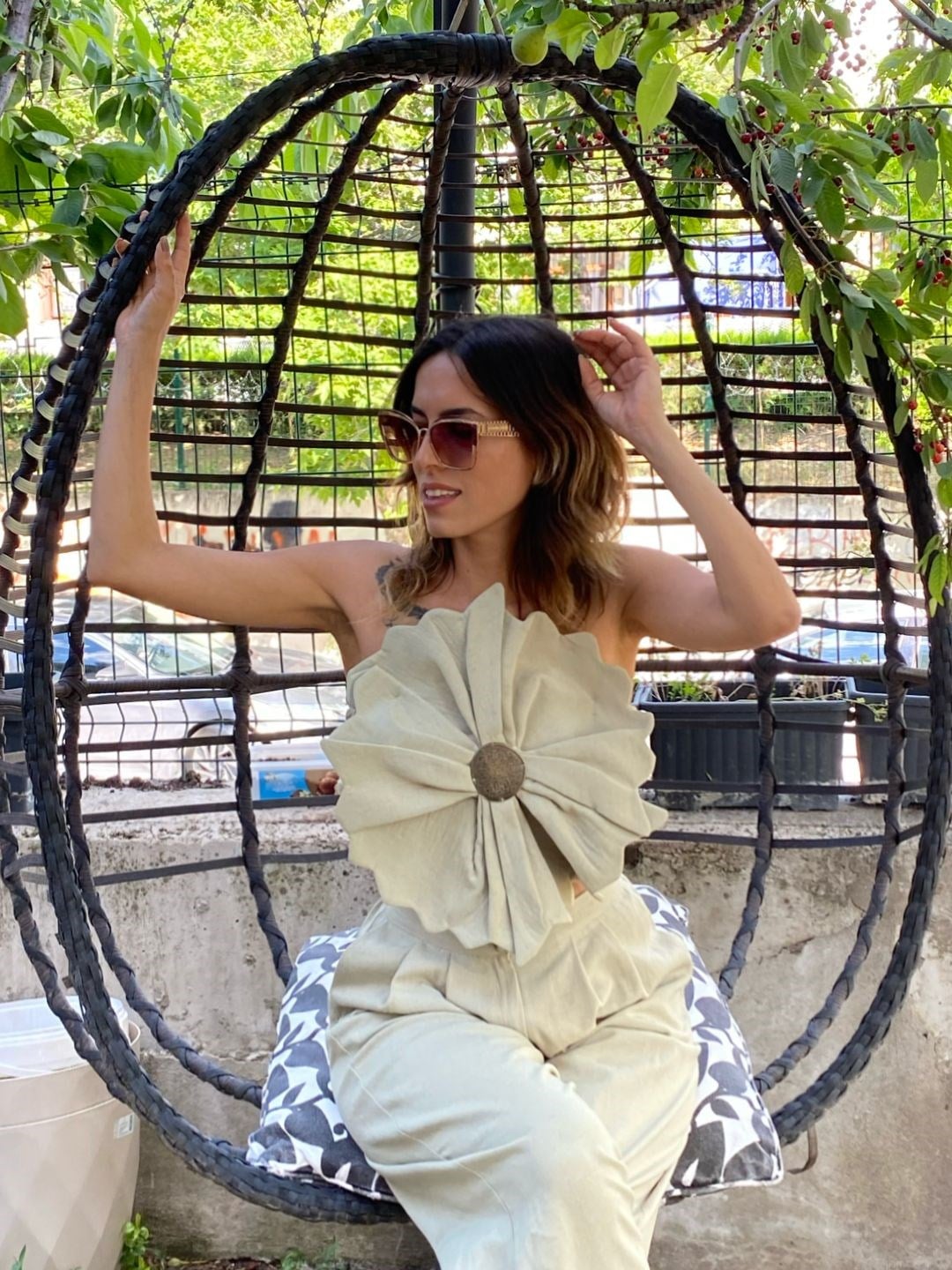 çağla yeşil yonca model bustiyer