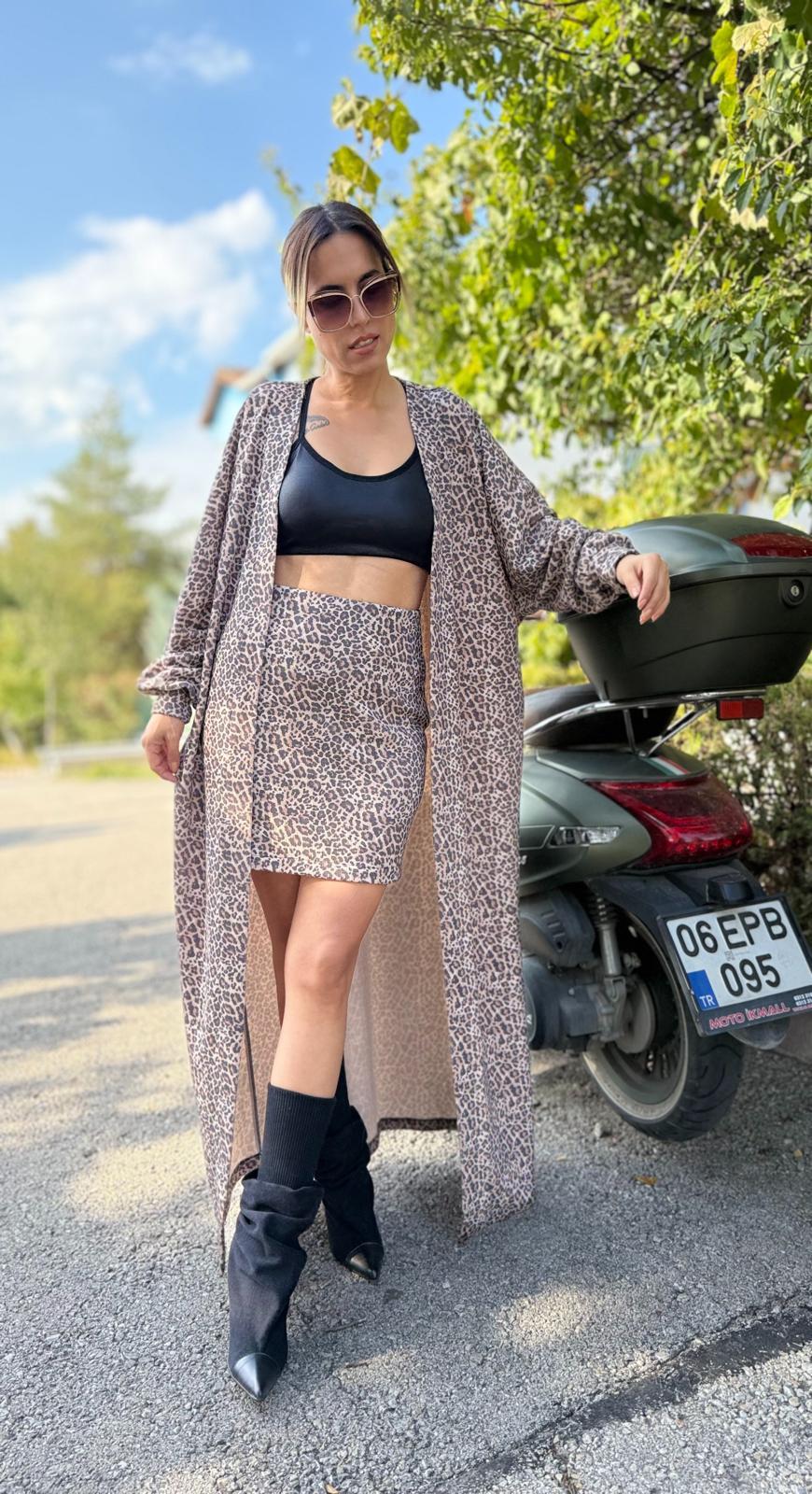 camel leopar desenli hırka etek takım