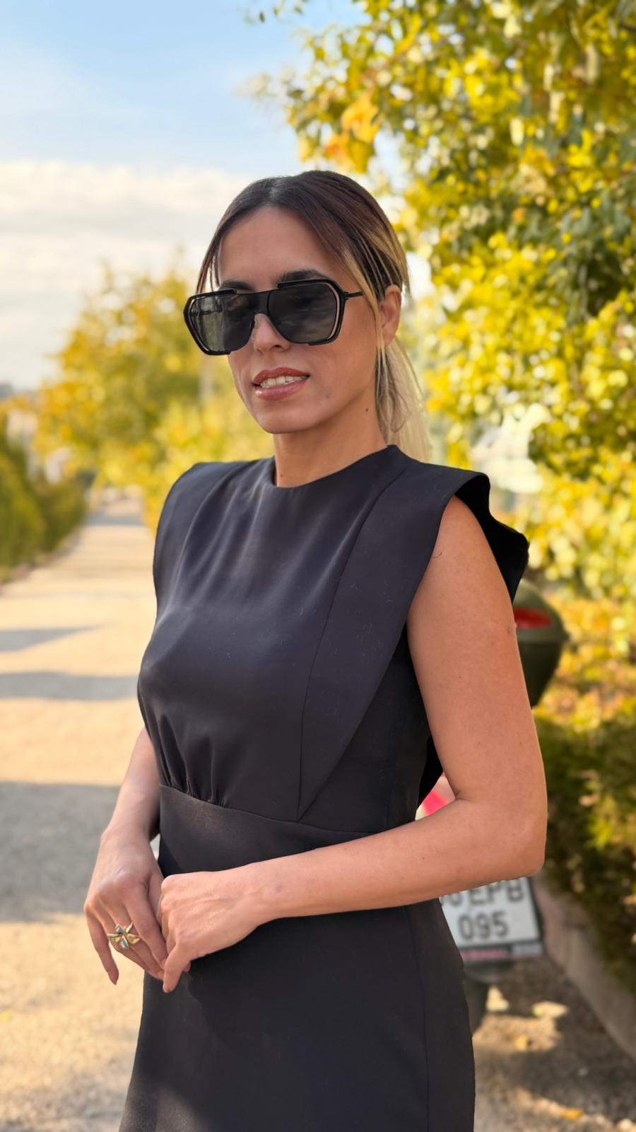 duble kumaş mini elbise siyah omuz detaylı