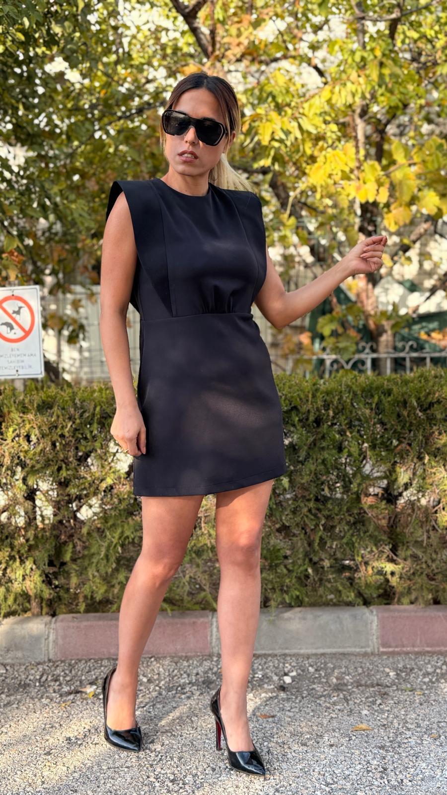 duble kumaş mini elbise siyah omuz detaylı