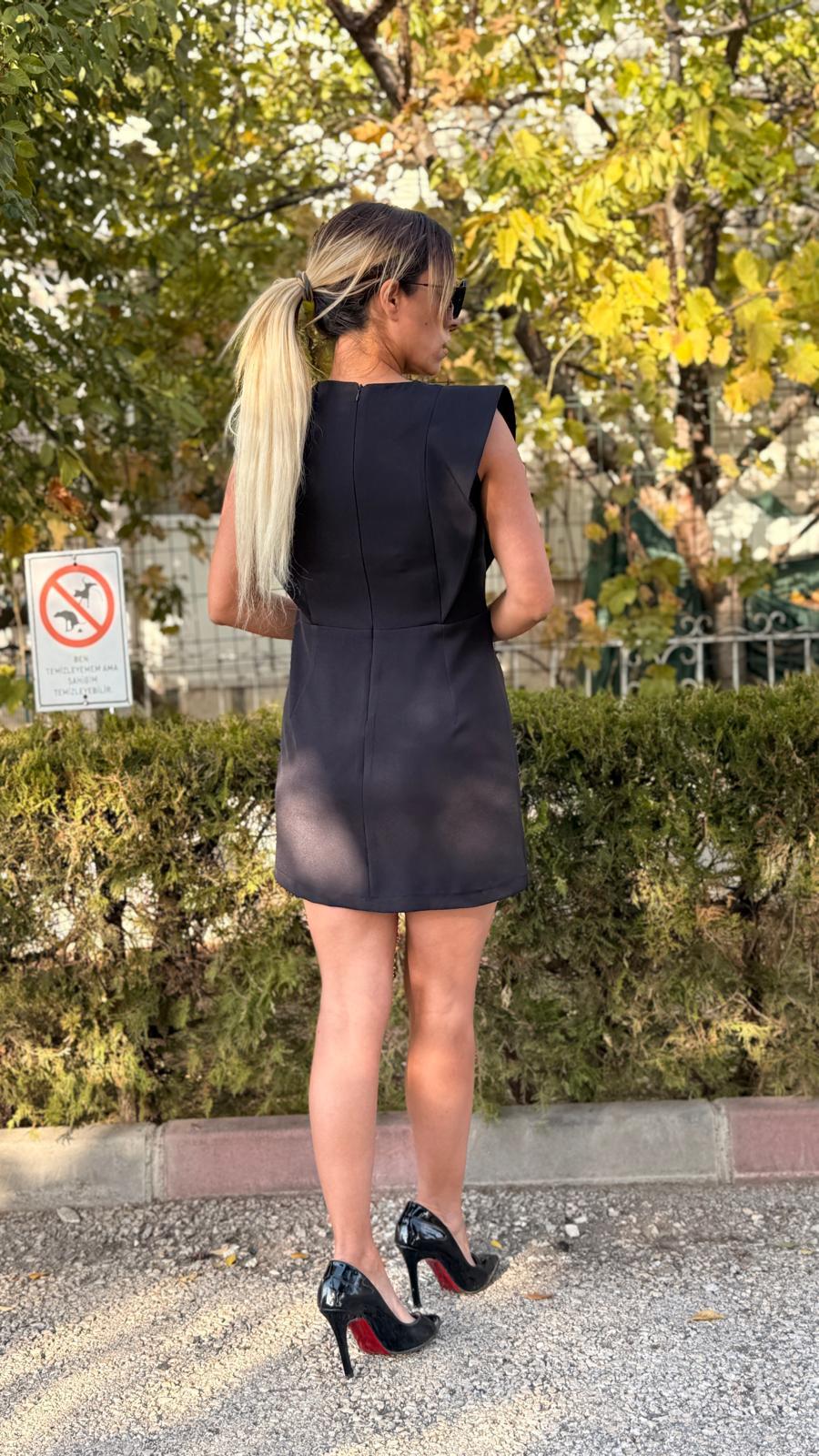 duble kumaş mini elbise siyah omuz detaylı