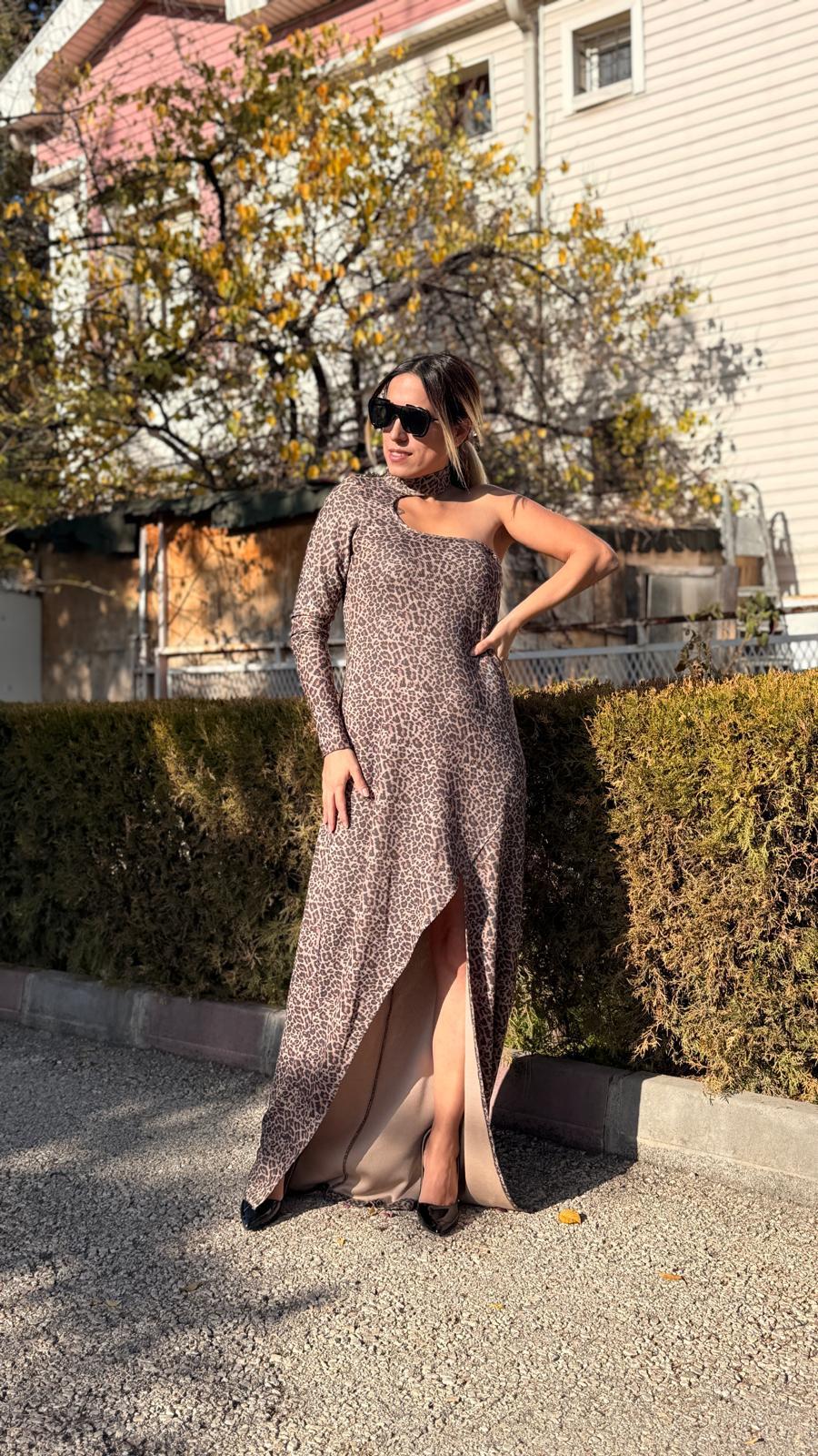 IŞILTI DETAY LEOPAR ELBİSE