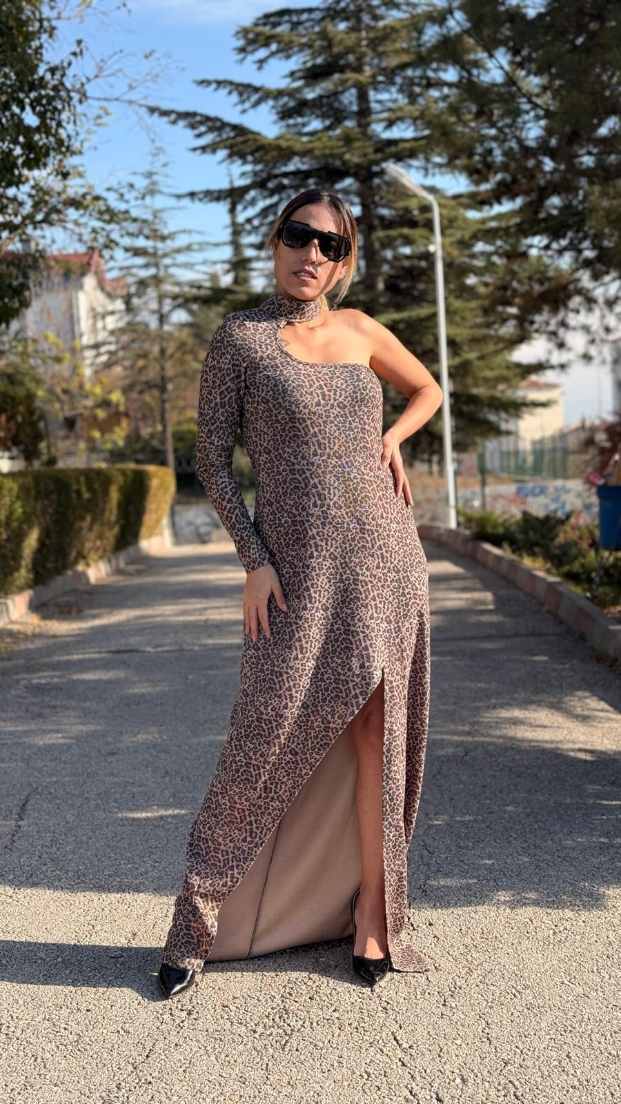 IŞILTI DETAY LEOPAR ELBİSE