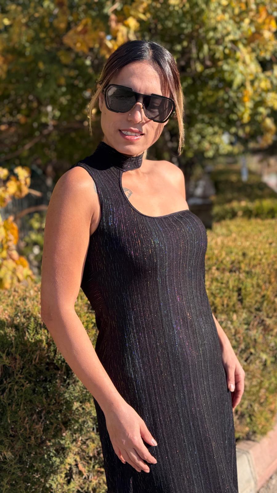 IŞILTI DETAY SİYAH ELBİSE