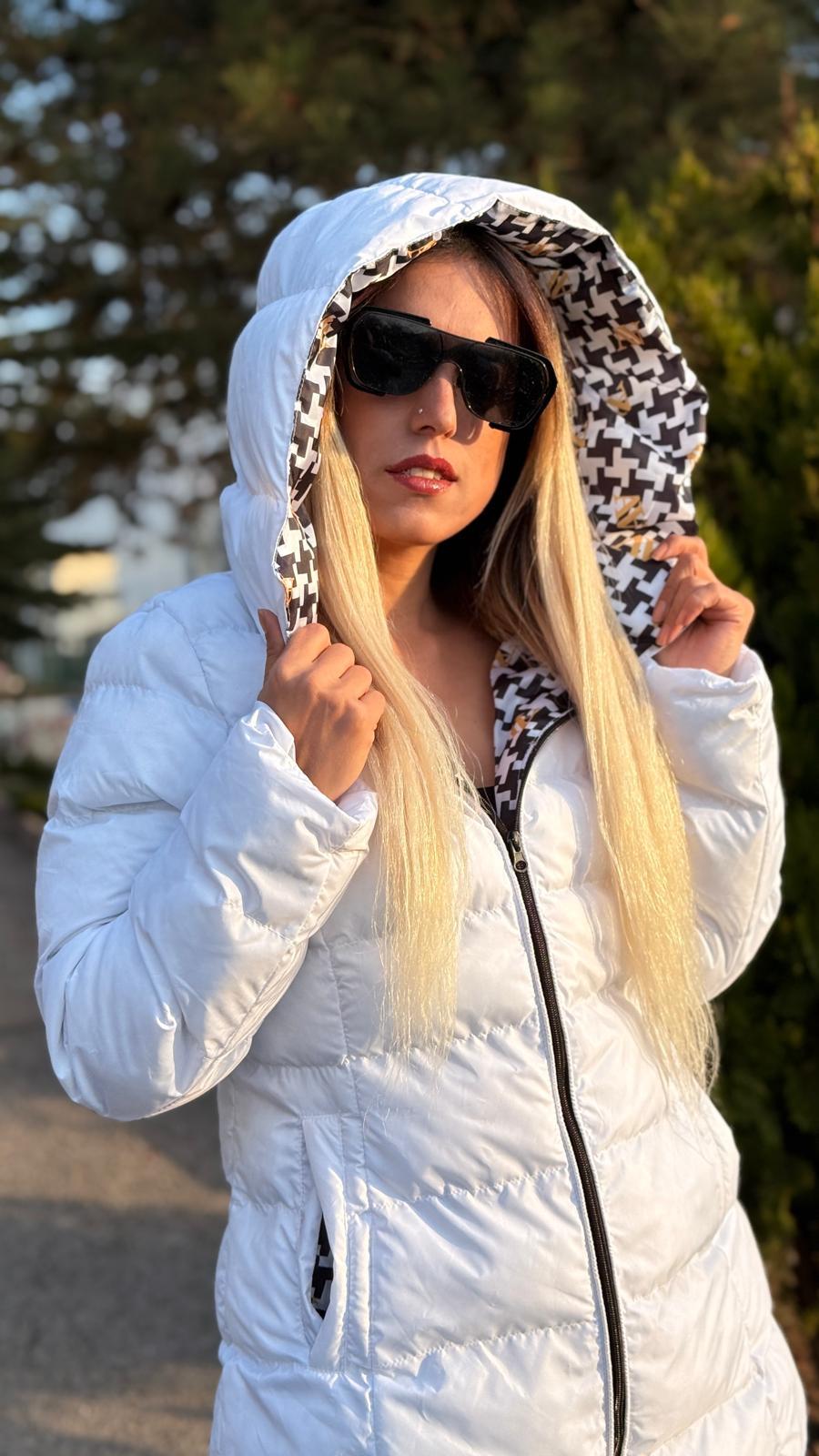 KAPİŞONLU BEYAZ ŞİŞME MONT