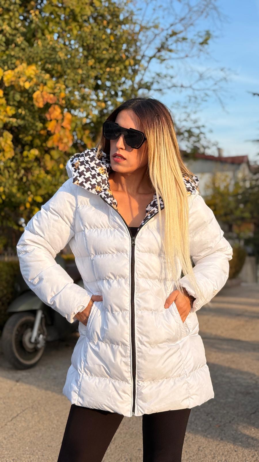 KAPİŞONLU BEYAZ ŞİŞME MONT