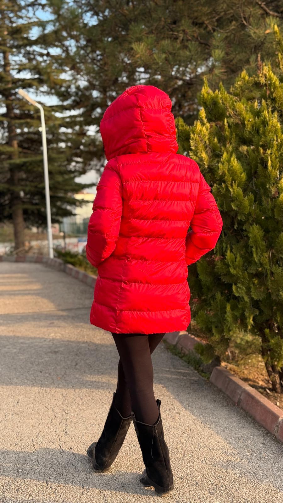 KAPİŞONLU KIRMIZI ŞİŞME MONT