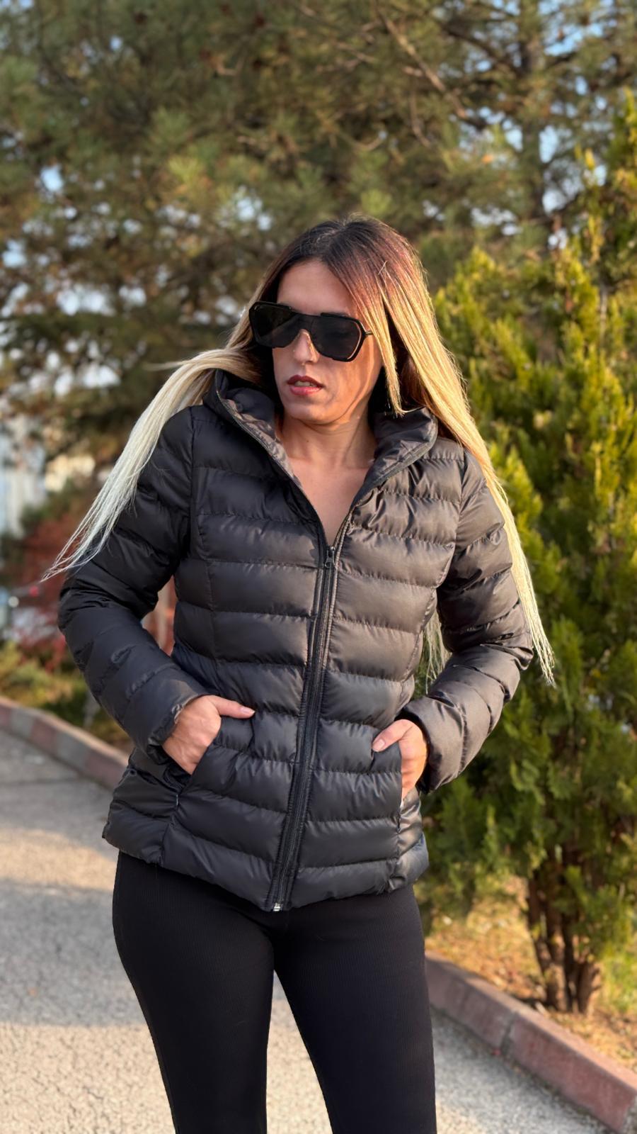 kapişonlu siyah şişme mont