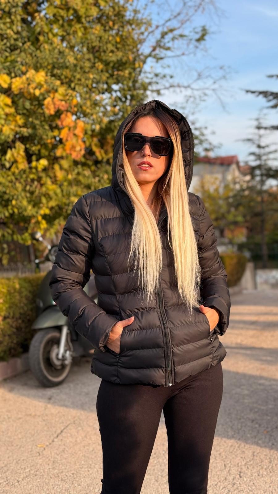 kapişonlu siyah şişme mont