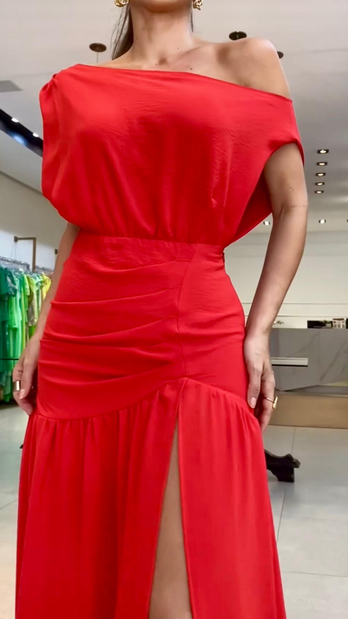 Kırmızı Aerobin Kumaş Derin Yırtmaçlı Elbise