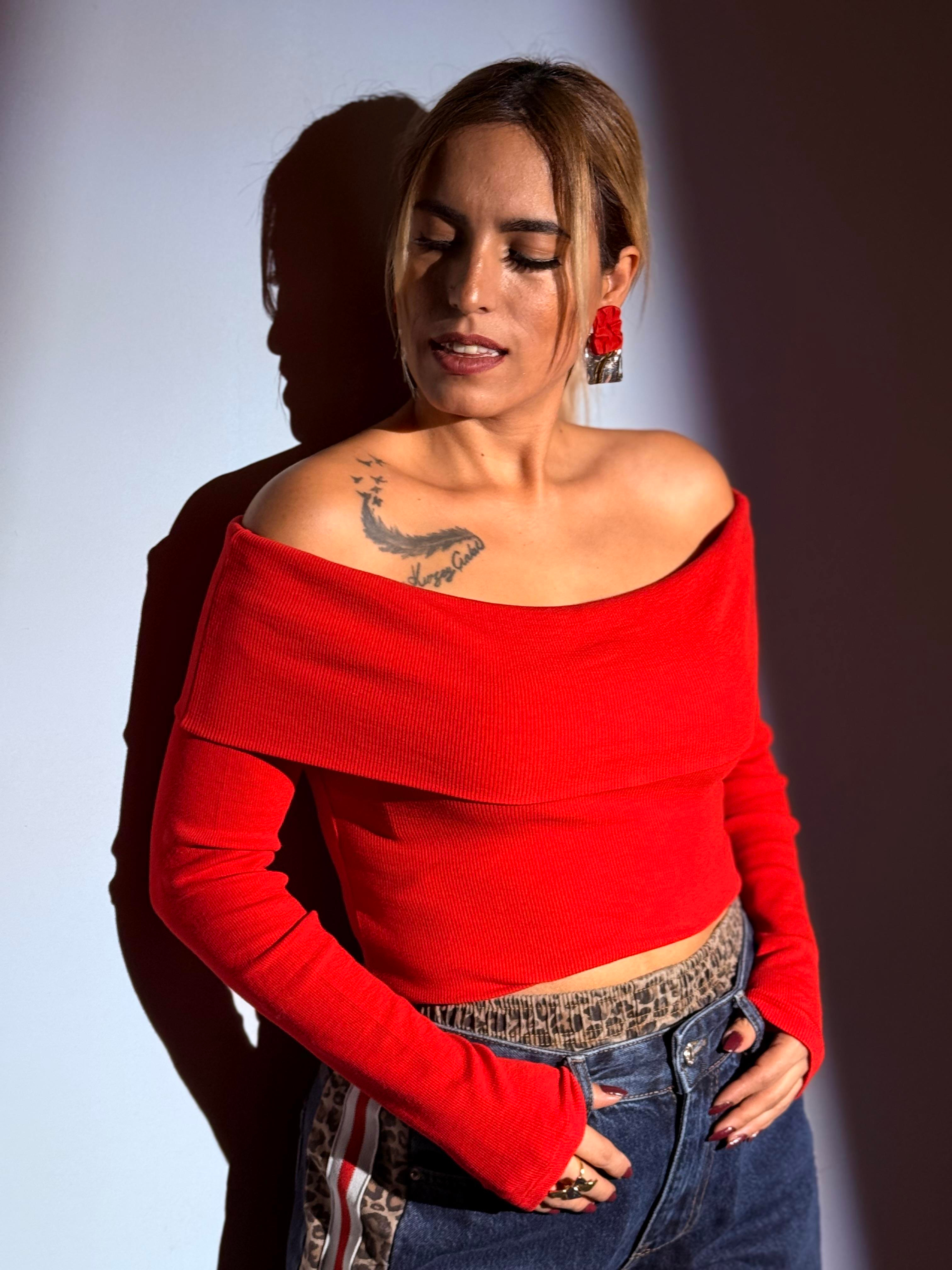 Kırmızı Madonna Yaka Fitili Bluz