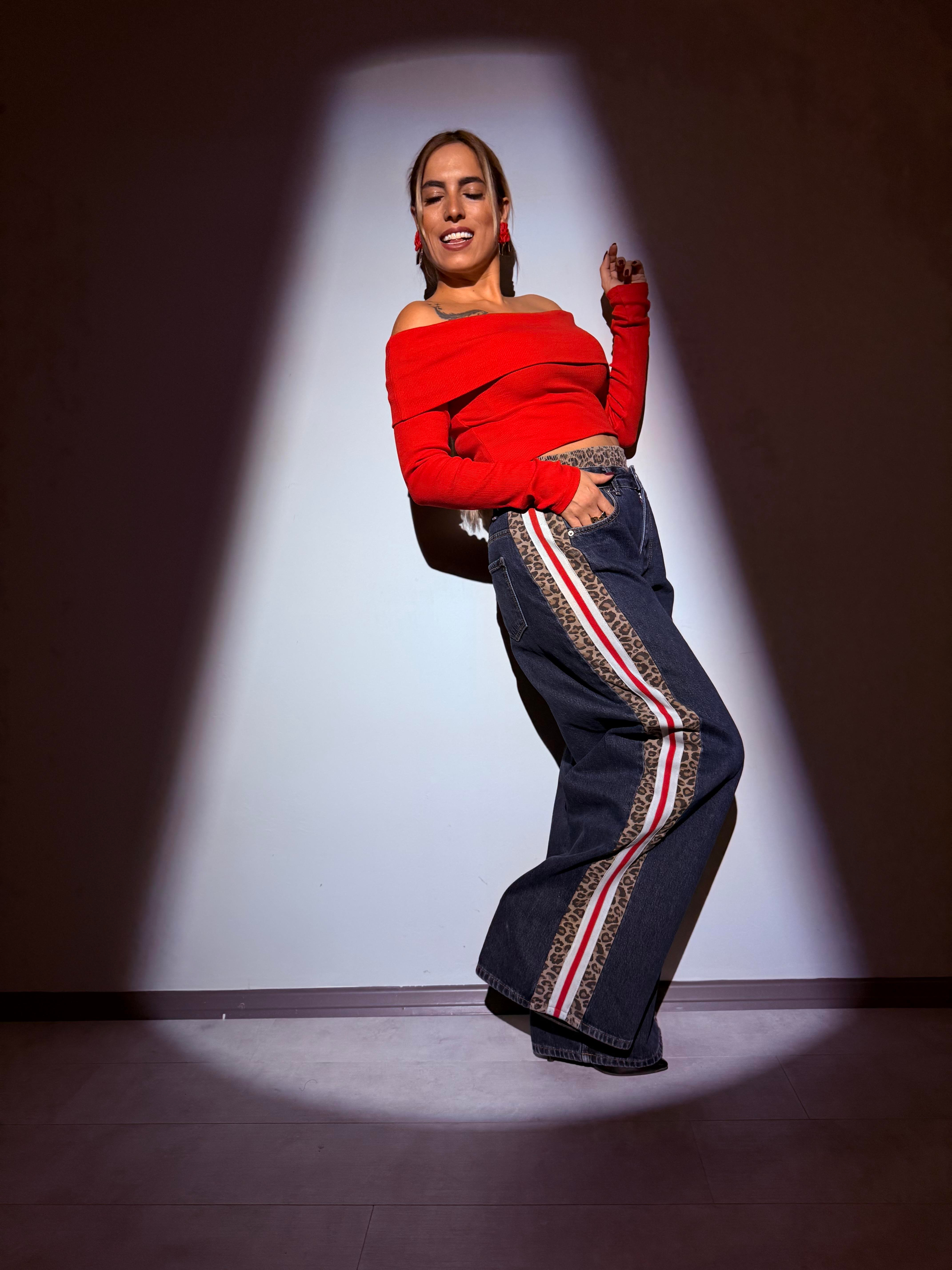 Kırmızı Madonna Yaka Fitili Bluz