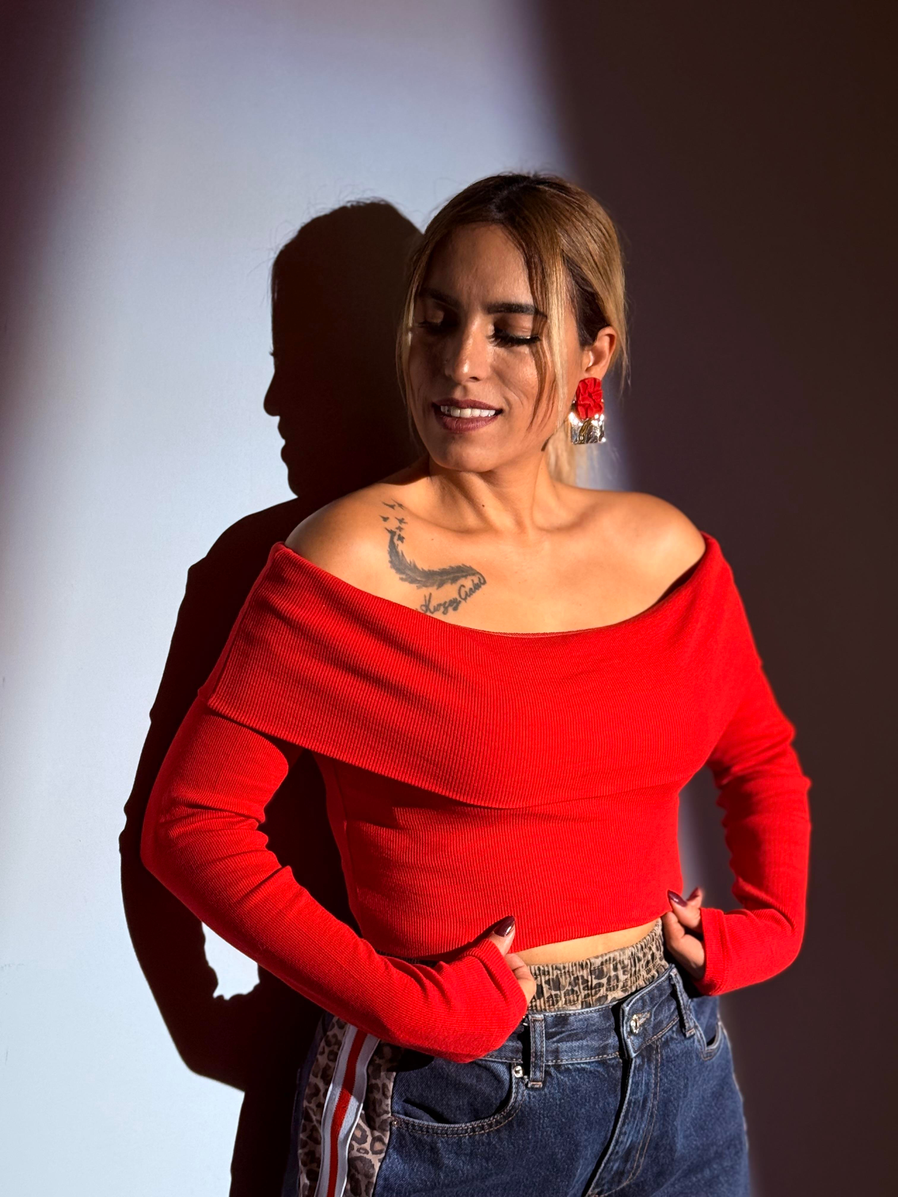 Kırmızı Madonna Yaka Fitili Bluz