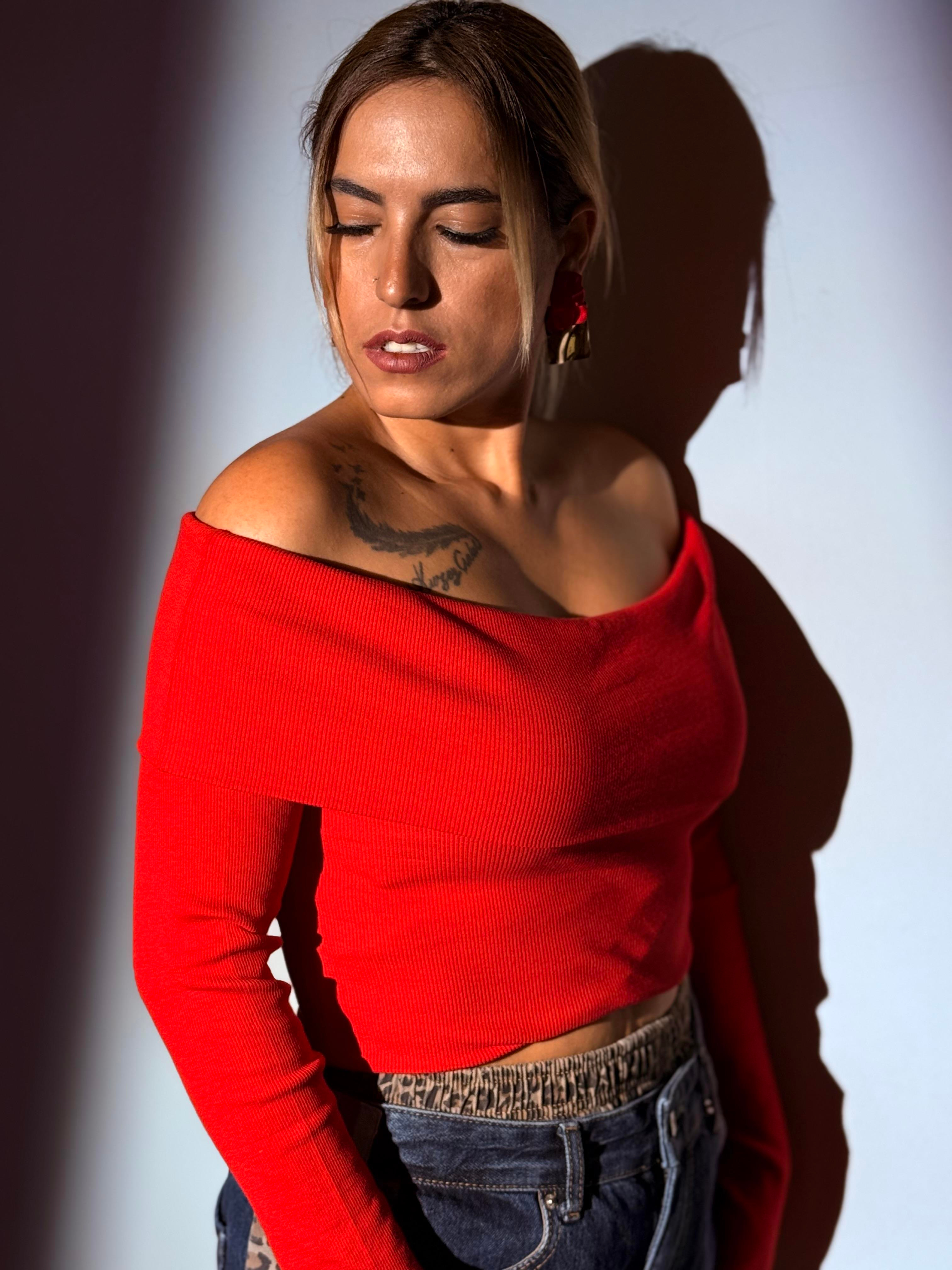 Kırmızı Madonna Yaka Fitili Bluz