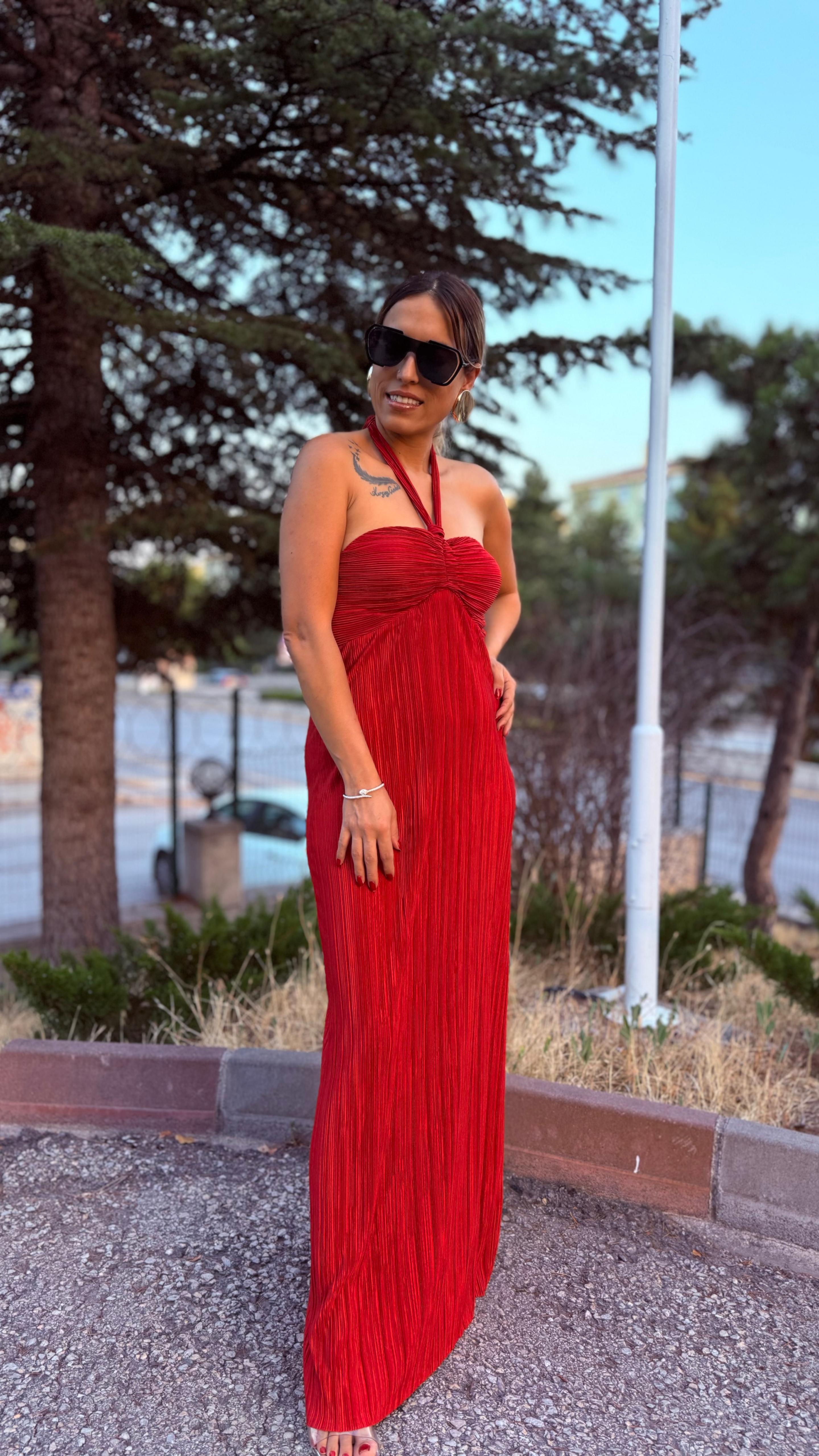 Kırmızı Saten Pilise Göğüs Kuplu Boyundan Bağlamalı Uzun Elbise