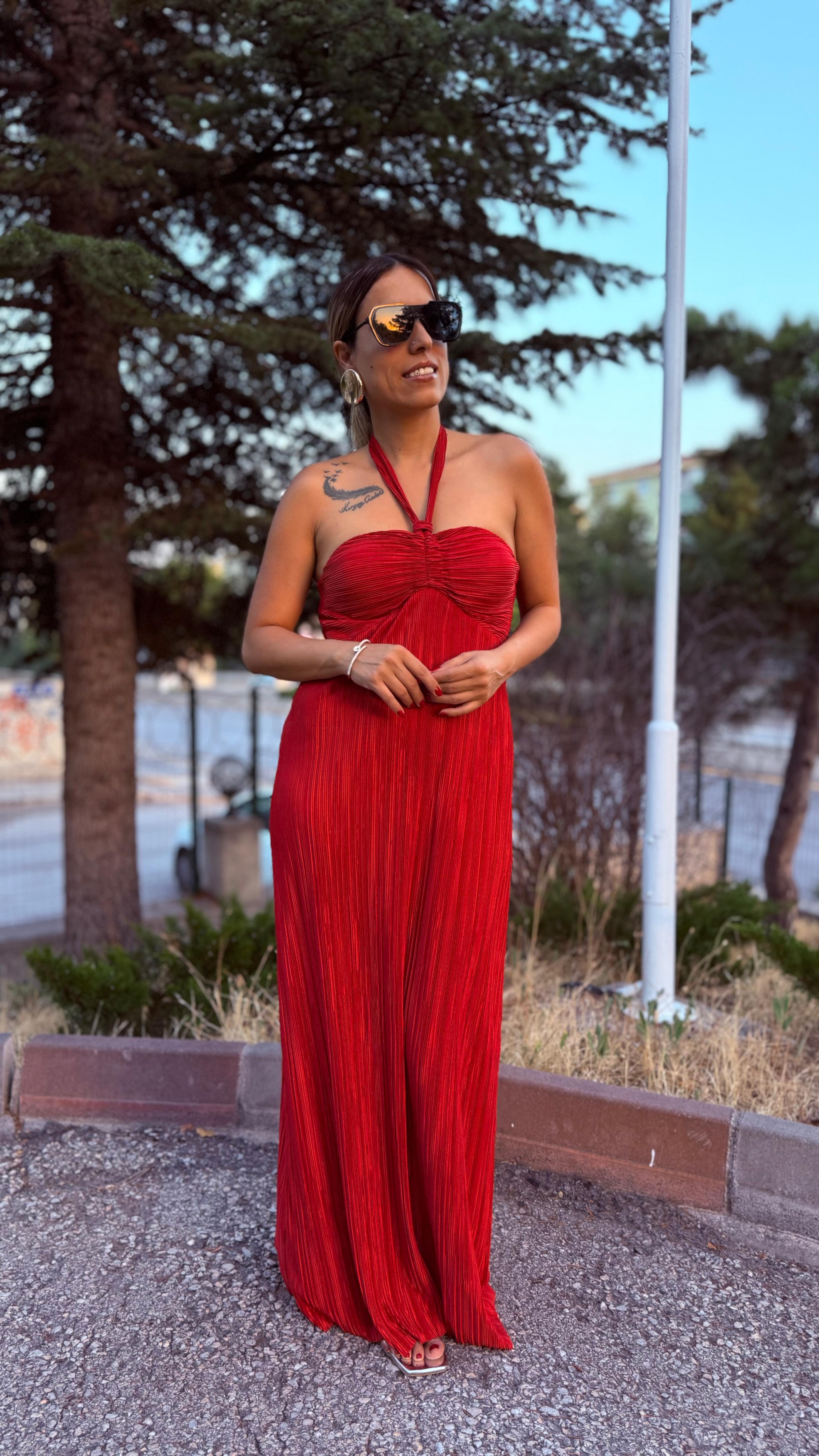 Kırmızı Saten Pilise Göğüs Kuplu Boyundan Bağlamalı Uzun Elbise