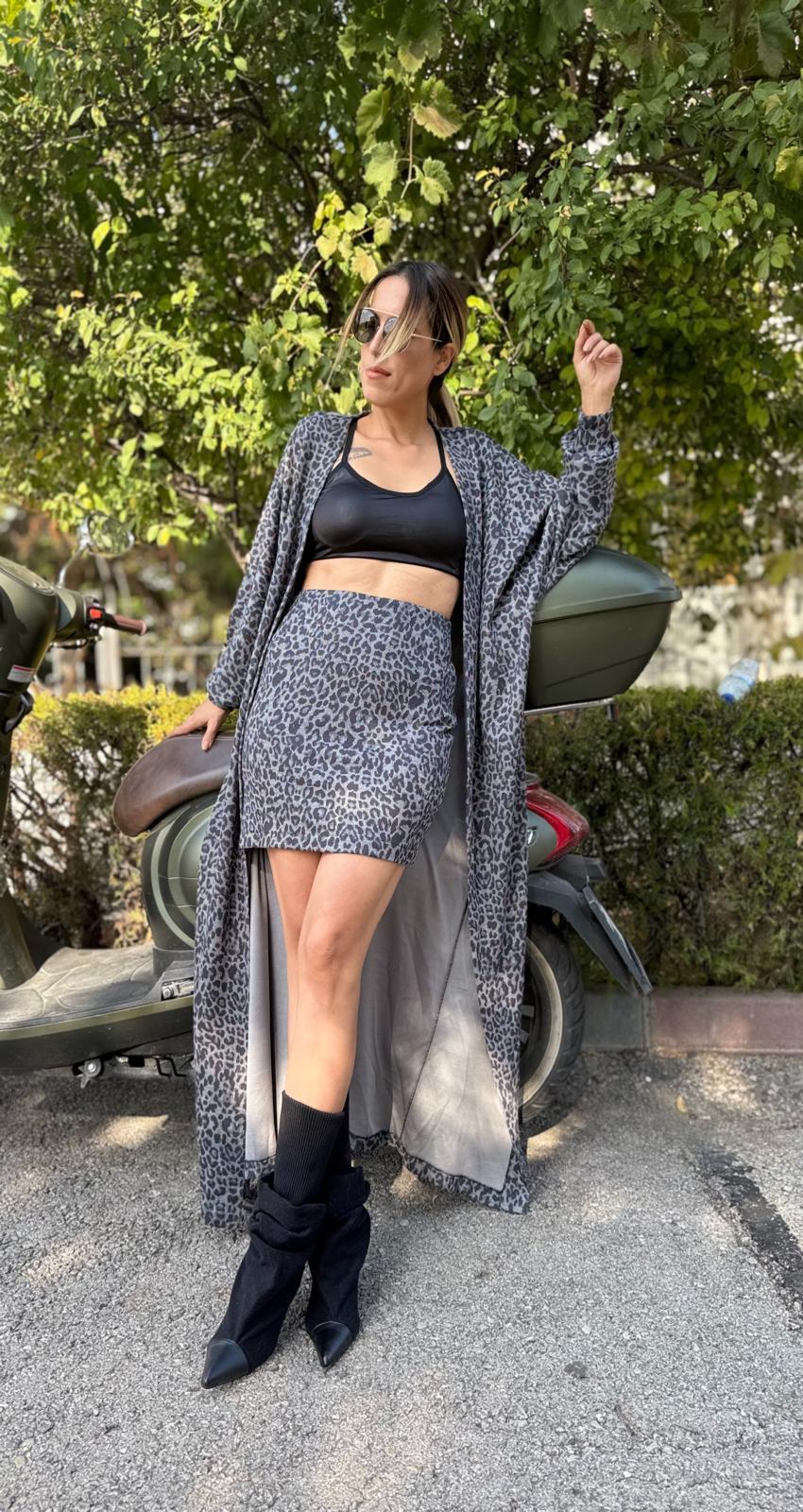 leopar desenli hırka etek takım