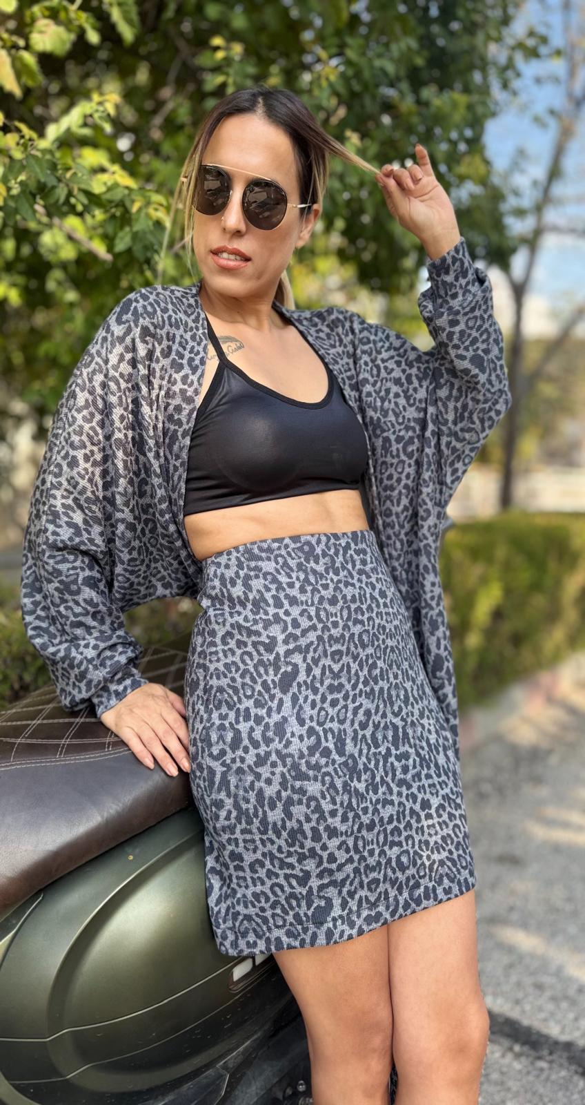 leopar desenli hırka etek takım