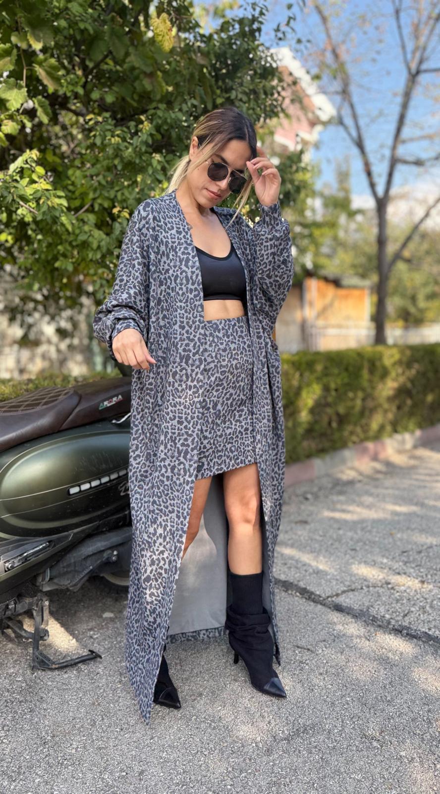 leopar desenli hırka etek takım