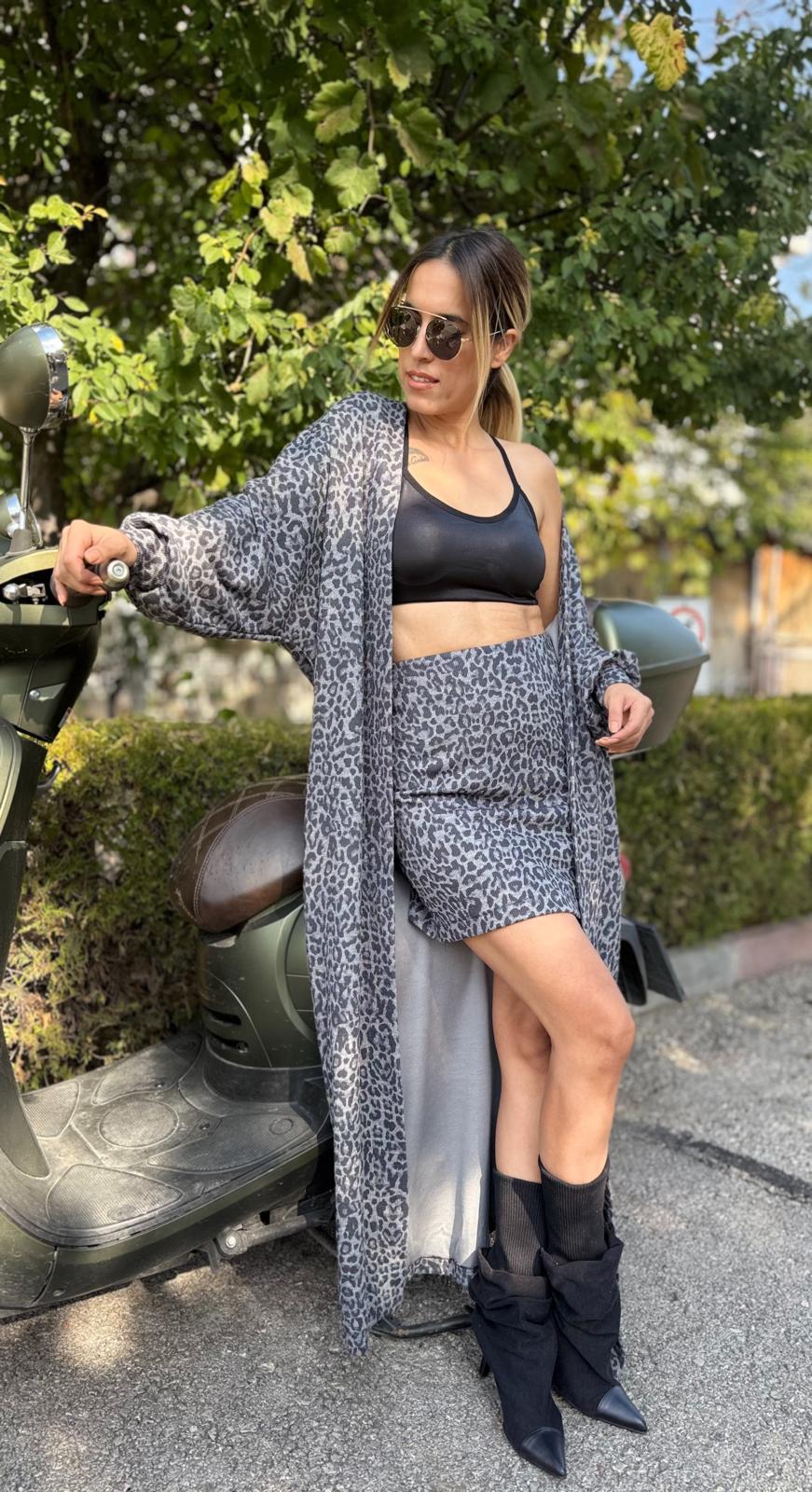 leopar desenli hırka etek takım