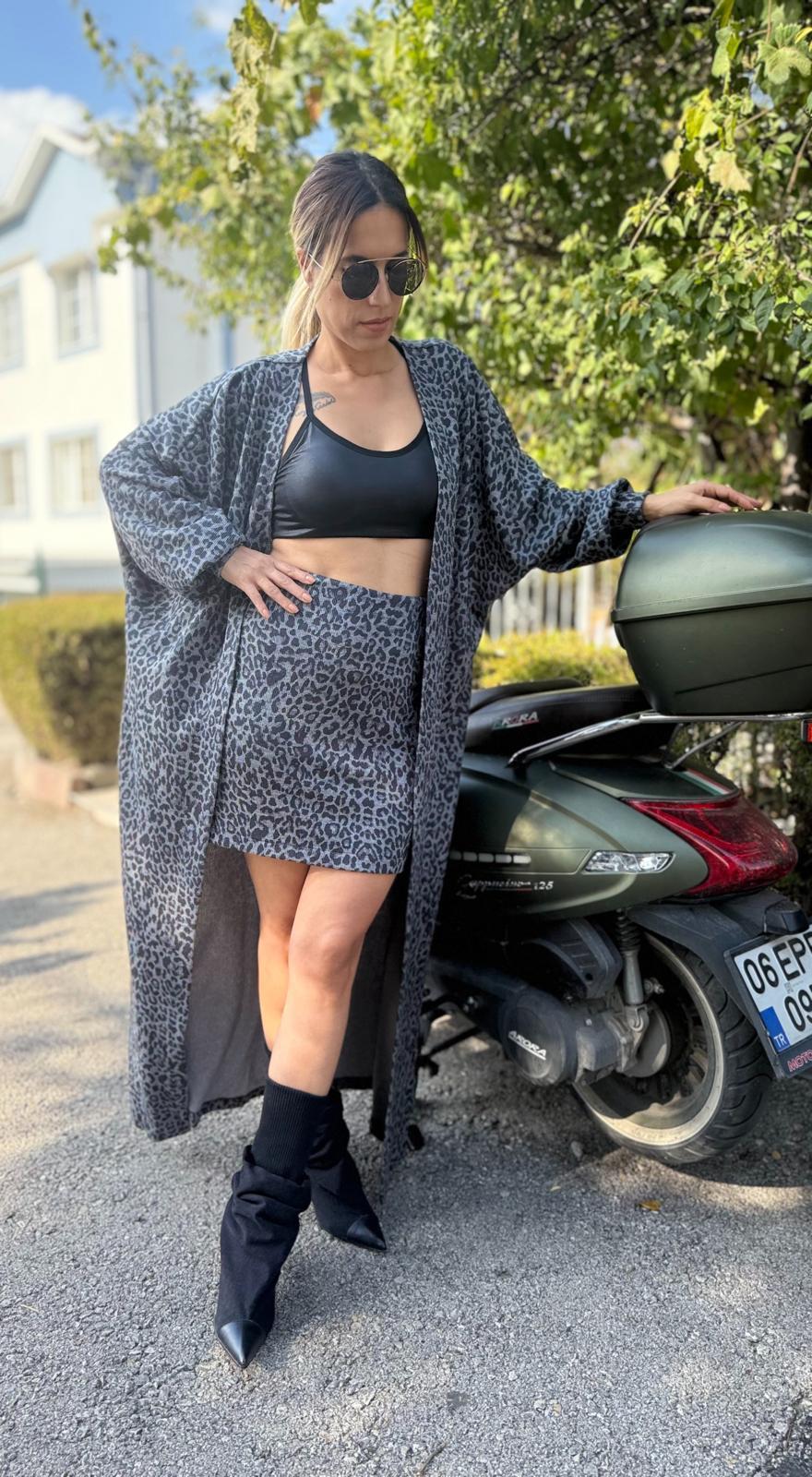 leopar desenli hırka etek takım