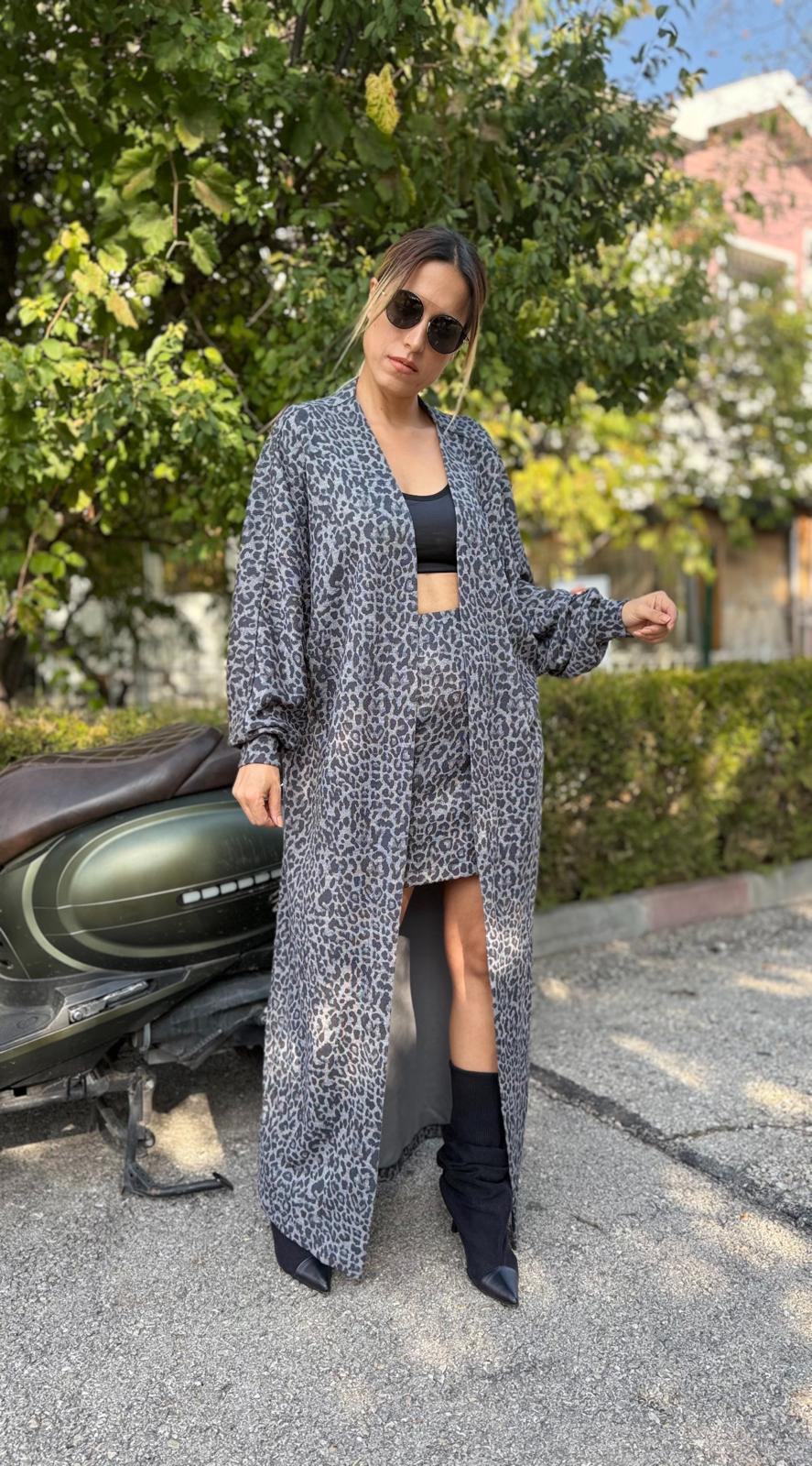 leopar desenli hırka etek takım