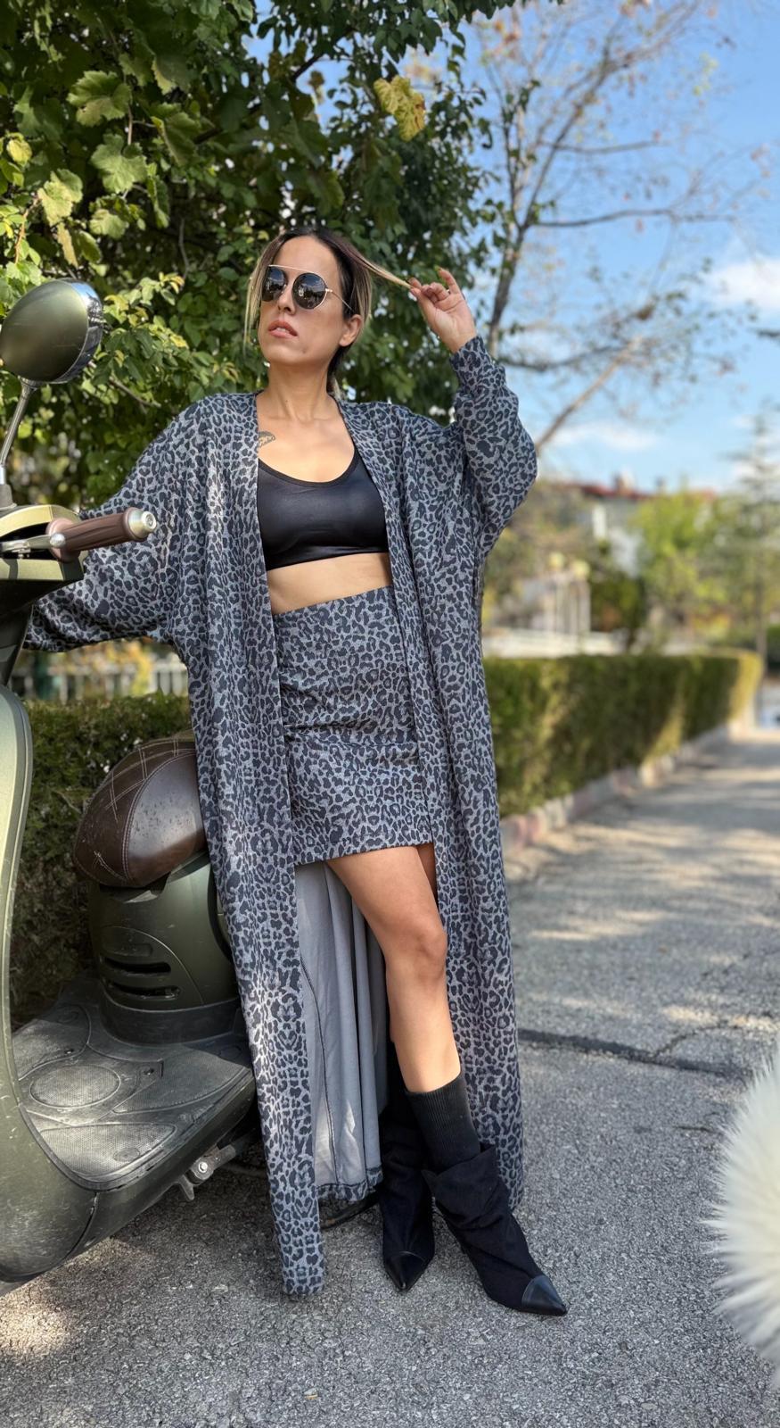 leopar desenli hırka etek takım