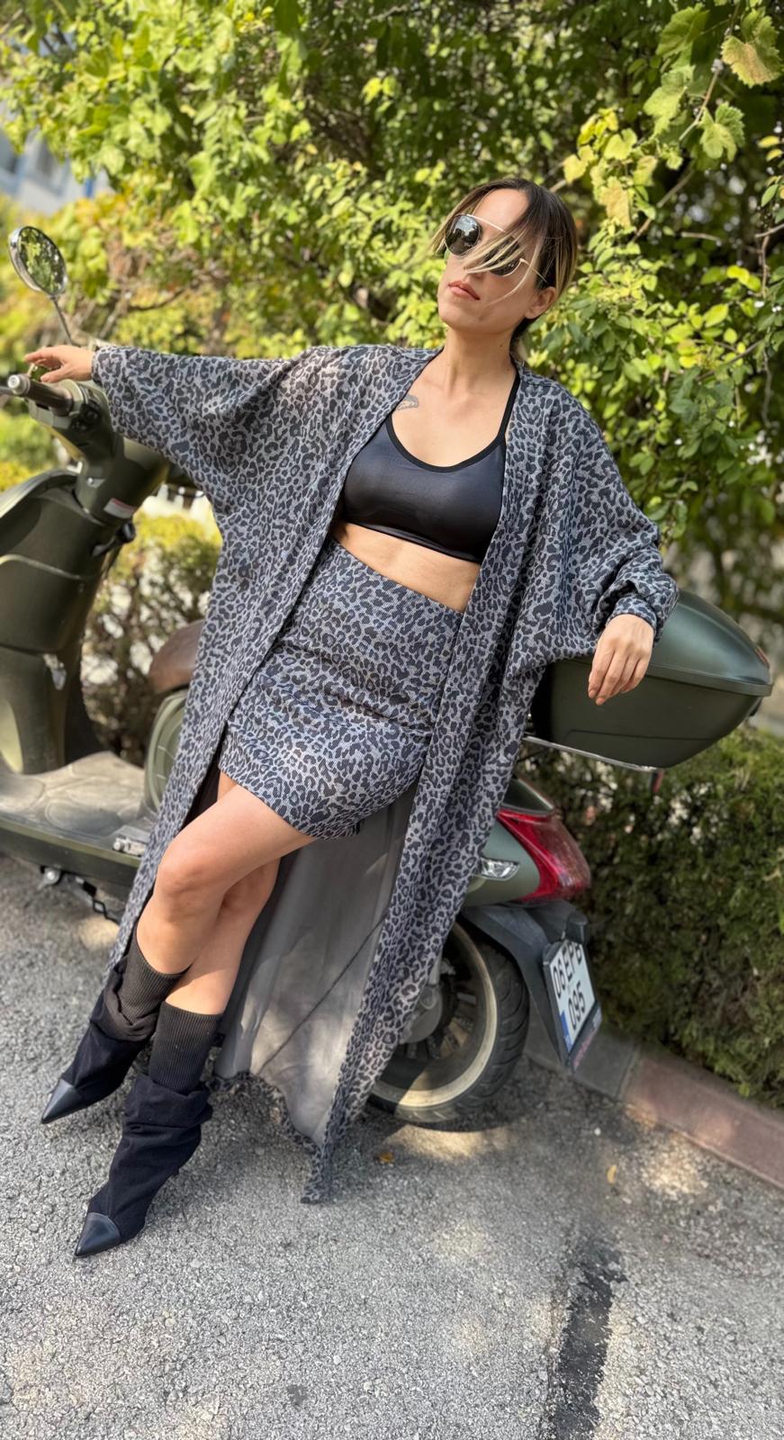 leopar desenli hırka etek takım