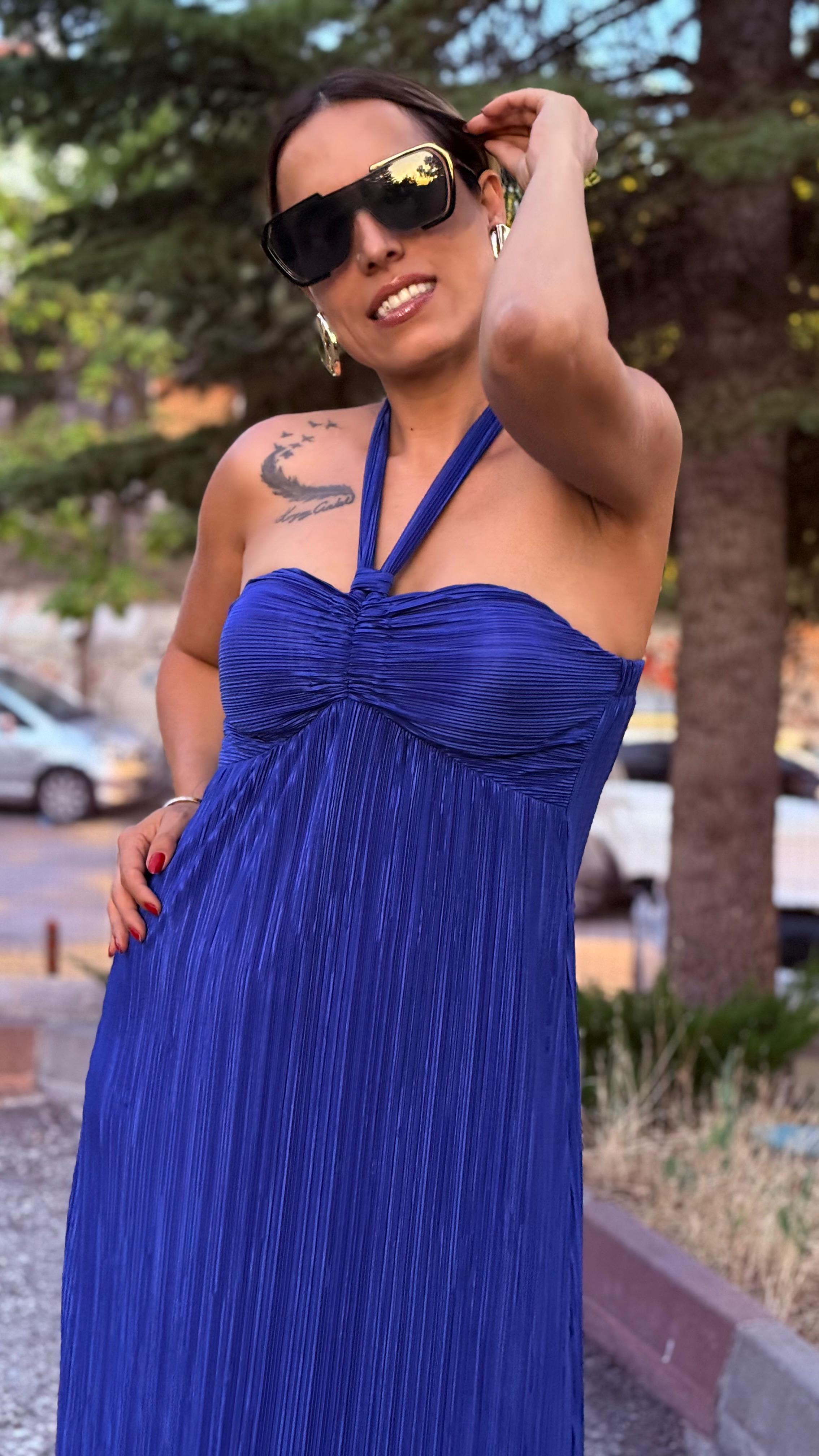 Saks Mavi Saten Pilise Göğüs Kuplu Boyundan Bağlamalı Uzun Elbise