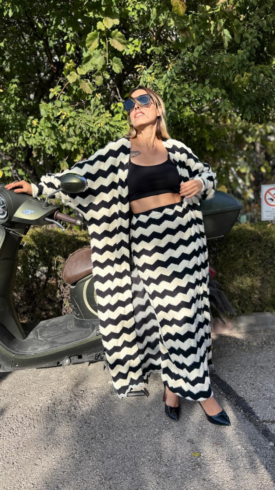 siyah beyaz desenli triko etek