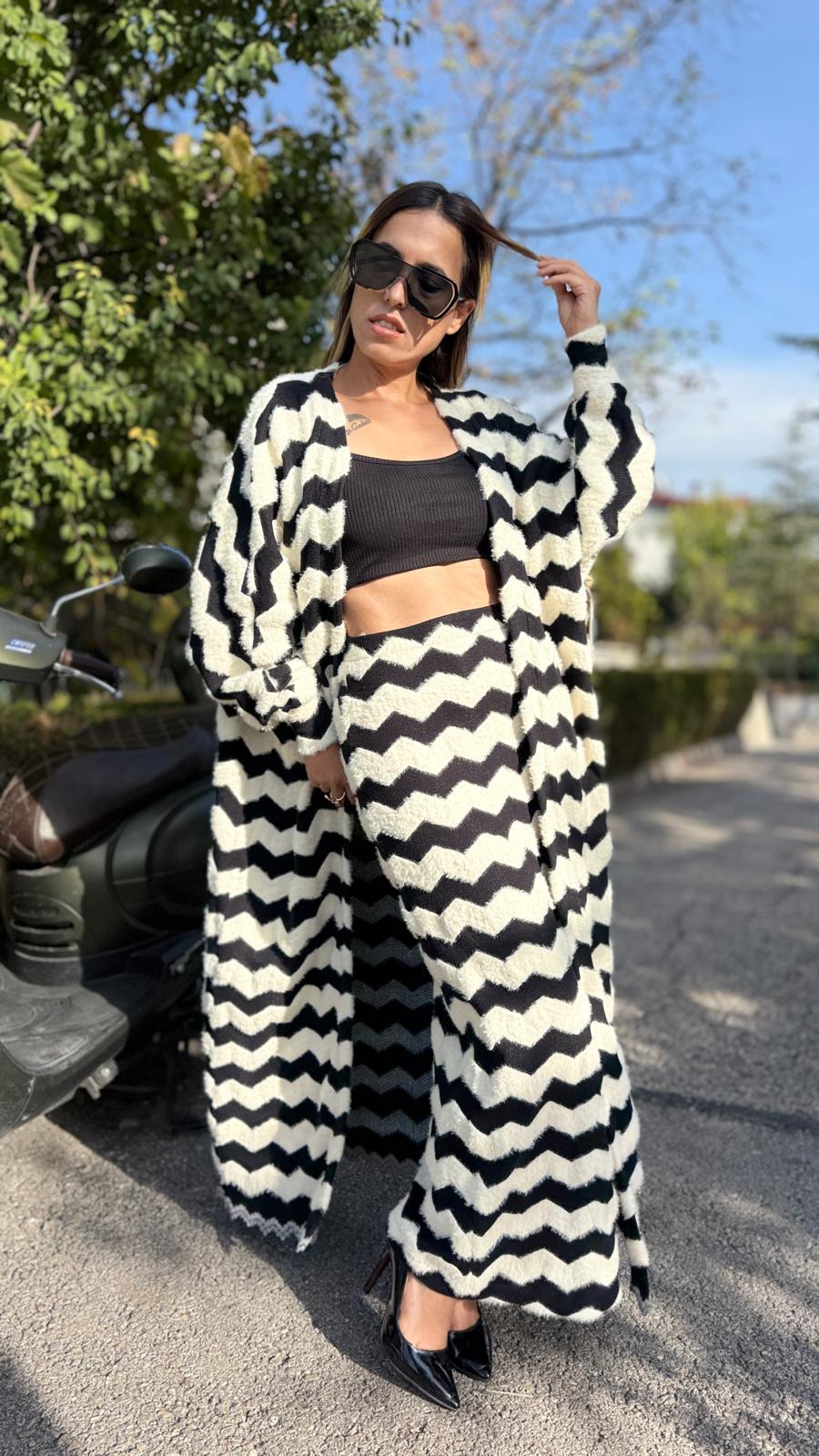 siyah beyaz desenli triko hırka