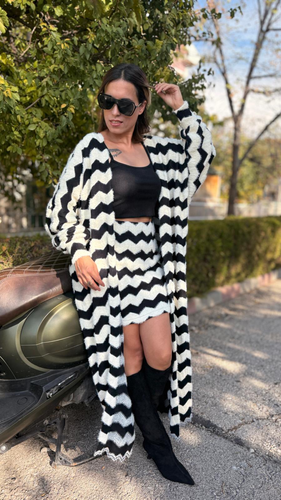 siyah beyaz desenli triko hırka