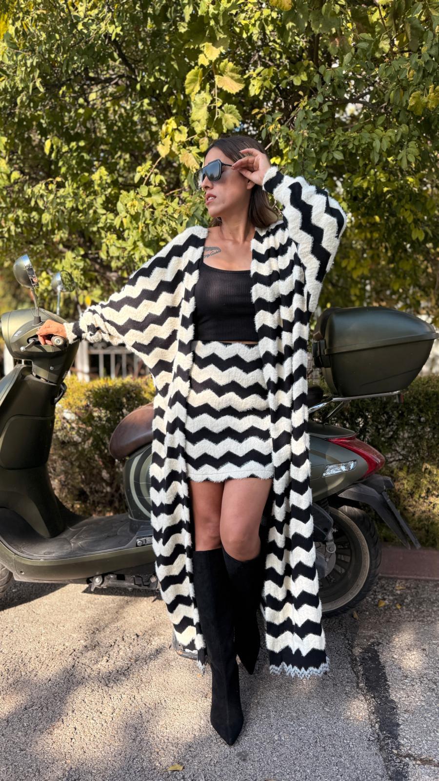 siyah beyaz desenli triko mini etek