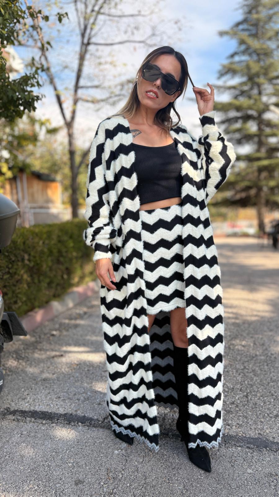 siyah beyaz desenli triko mini etek